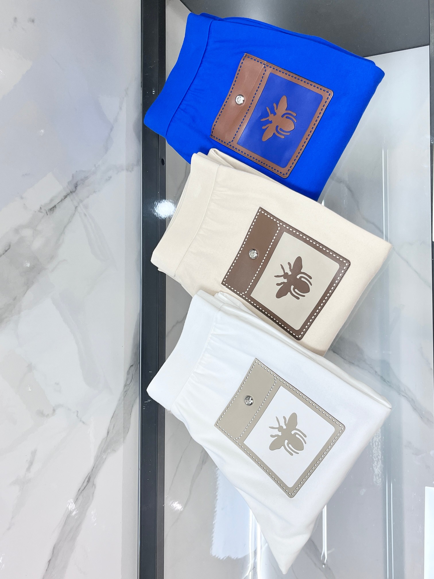 迪奥 新品同步上市。原单订制高品质时尚休闲裤。超级百搭款。独家定制面料，手感细腻柔软，贴身舒适，上身超有