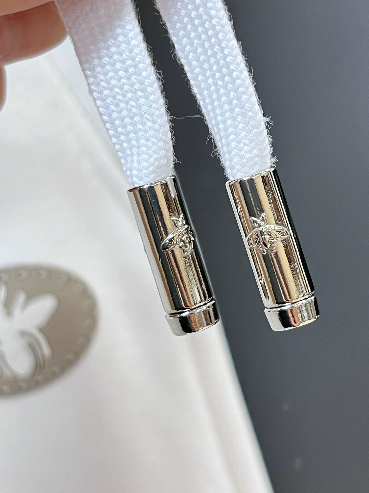 迪奥 新品同步上市。原单订制高品质时尚休闲裤。超级百搭款。独家定制面料，手感细腻柔软，贴身舒适，上身超有