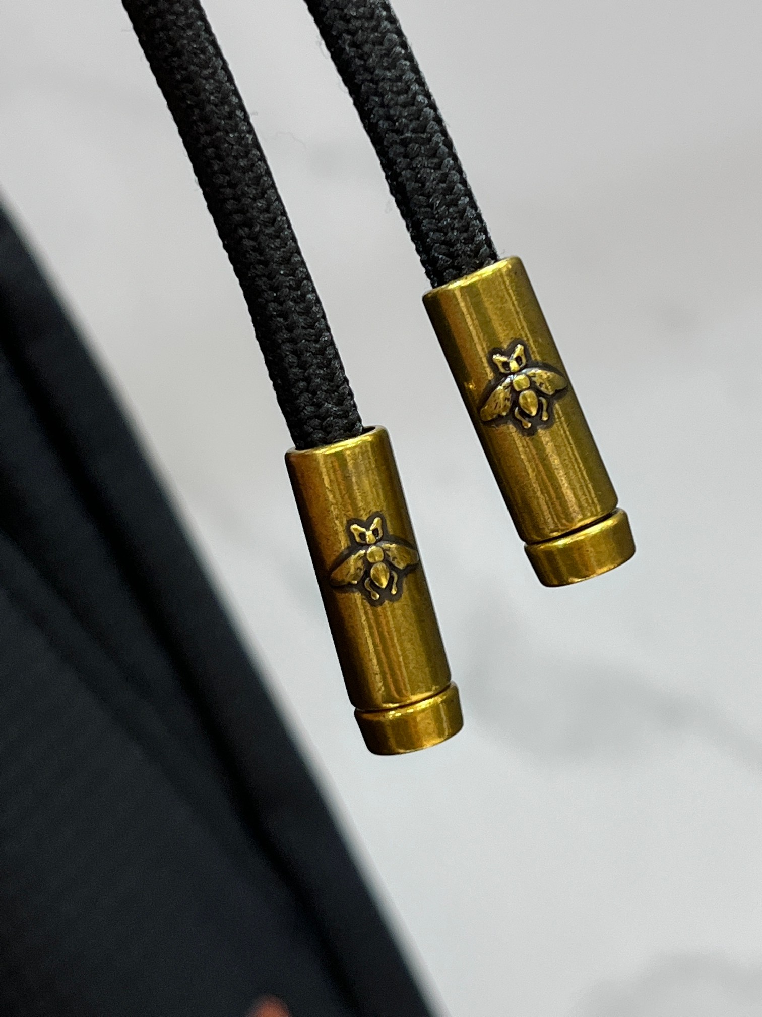 巴宝莉 新品同步上市。原单订制高品质时尚休闲裤。超级百搭款。独家定制面料，手感细腻柔软，贴身舒适，上身超