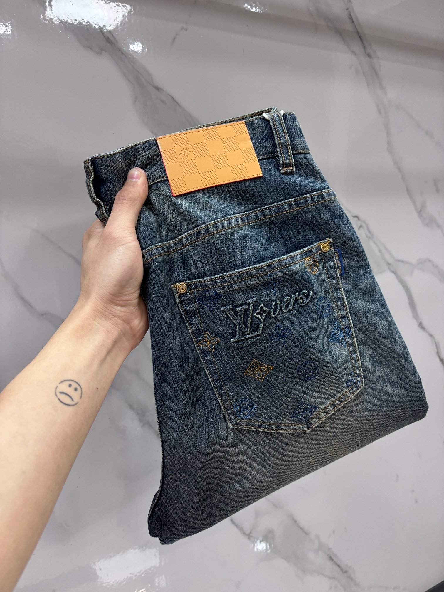 Lv 🔥高端定制、2026早秋最新款牛仔裤 柜台同步发售 原版定制 客供五金辅料 原单品质 进口固色牛仔