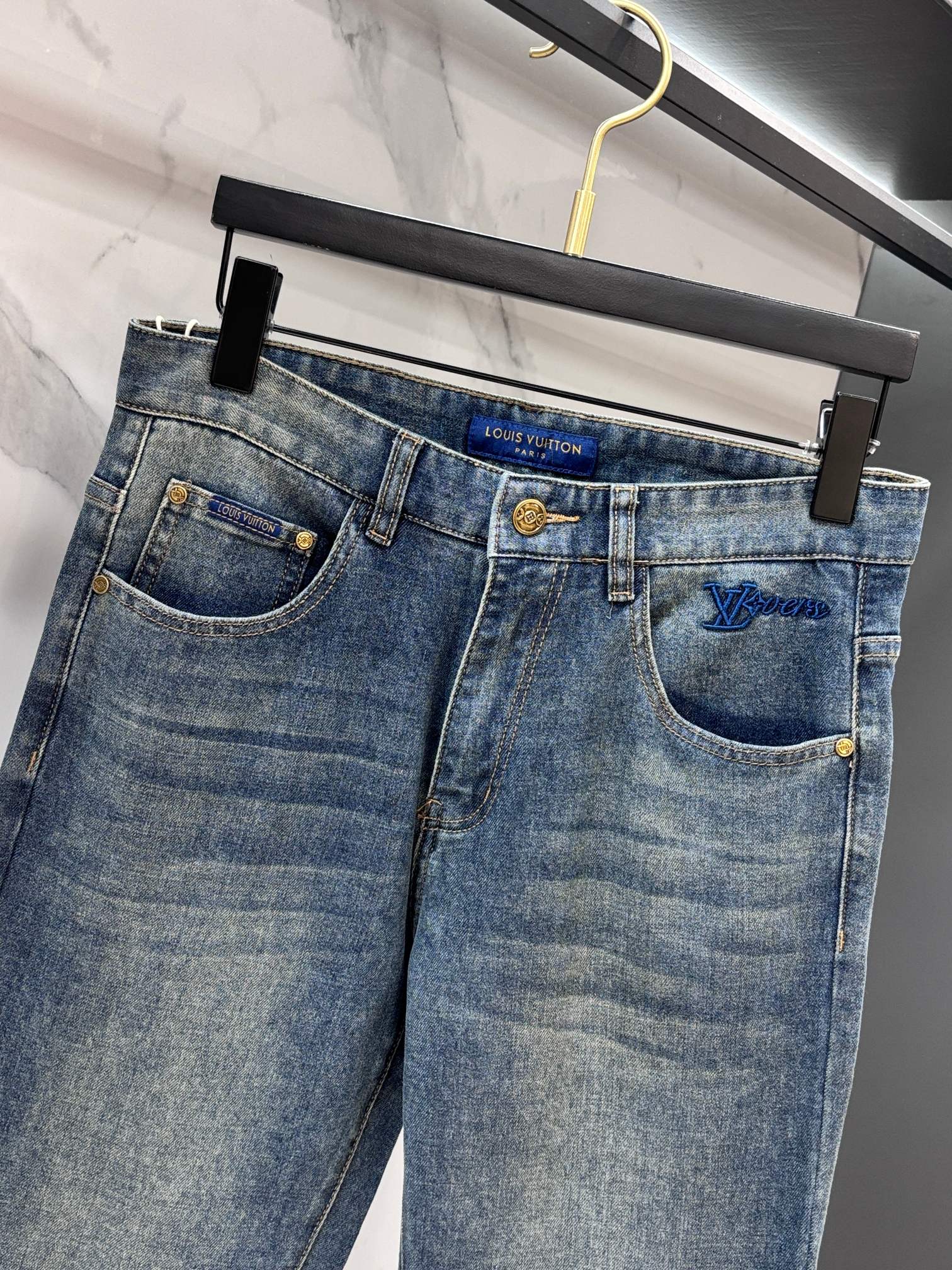 Lv 🔥高端定制、2026早秋最新款牛仔裤 柜台同步发售 原版定制 客供五金辅料 原单品质 进口固色牛仔
