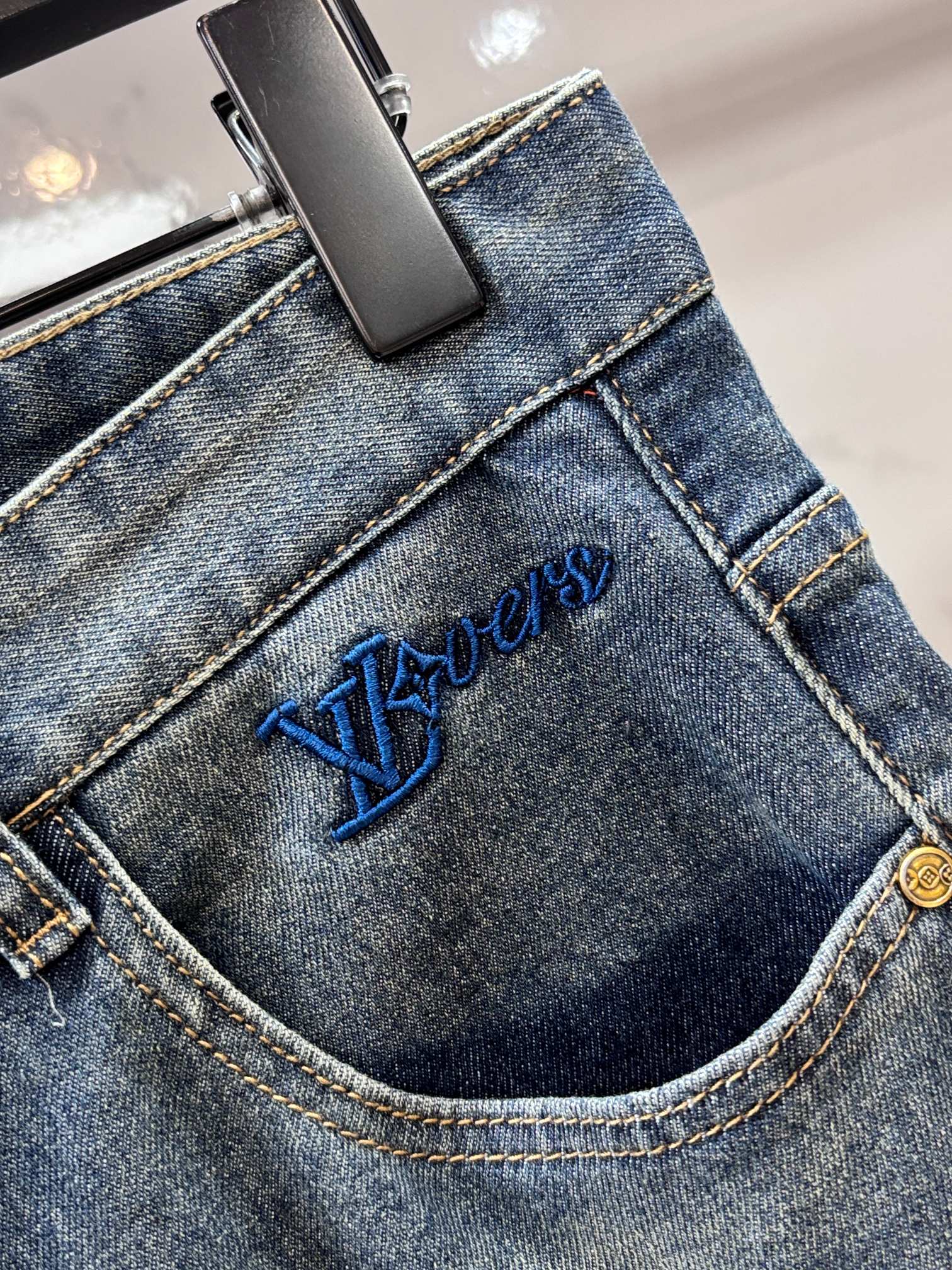 Lv 🔥高端定制、2026早秋最新款牛仔裤 柜台同步发售 原版定制 客供五金辅料 原单品质 进口固色牛仔