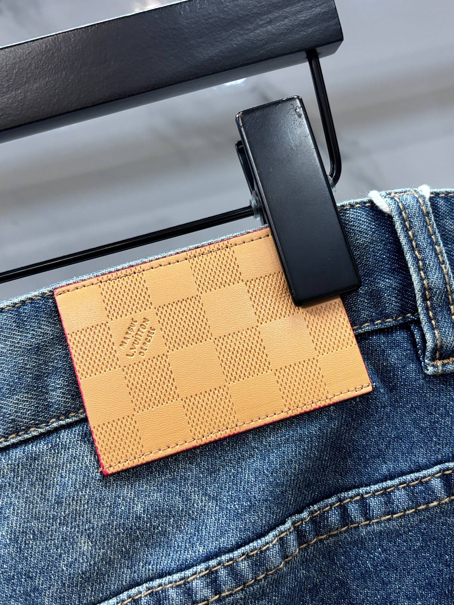 Lv 🔥高端定制、2026早秋最新款牛仔裤 柜台同步发售 原版定制 客供五金辅料 原单品质 进口固色牛仔