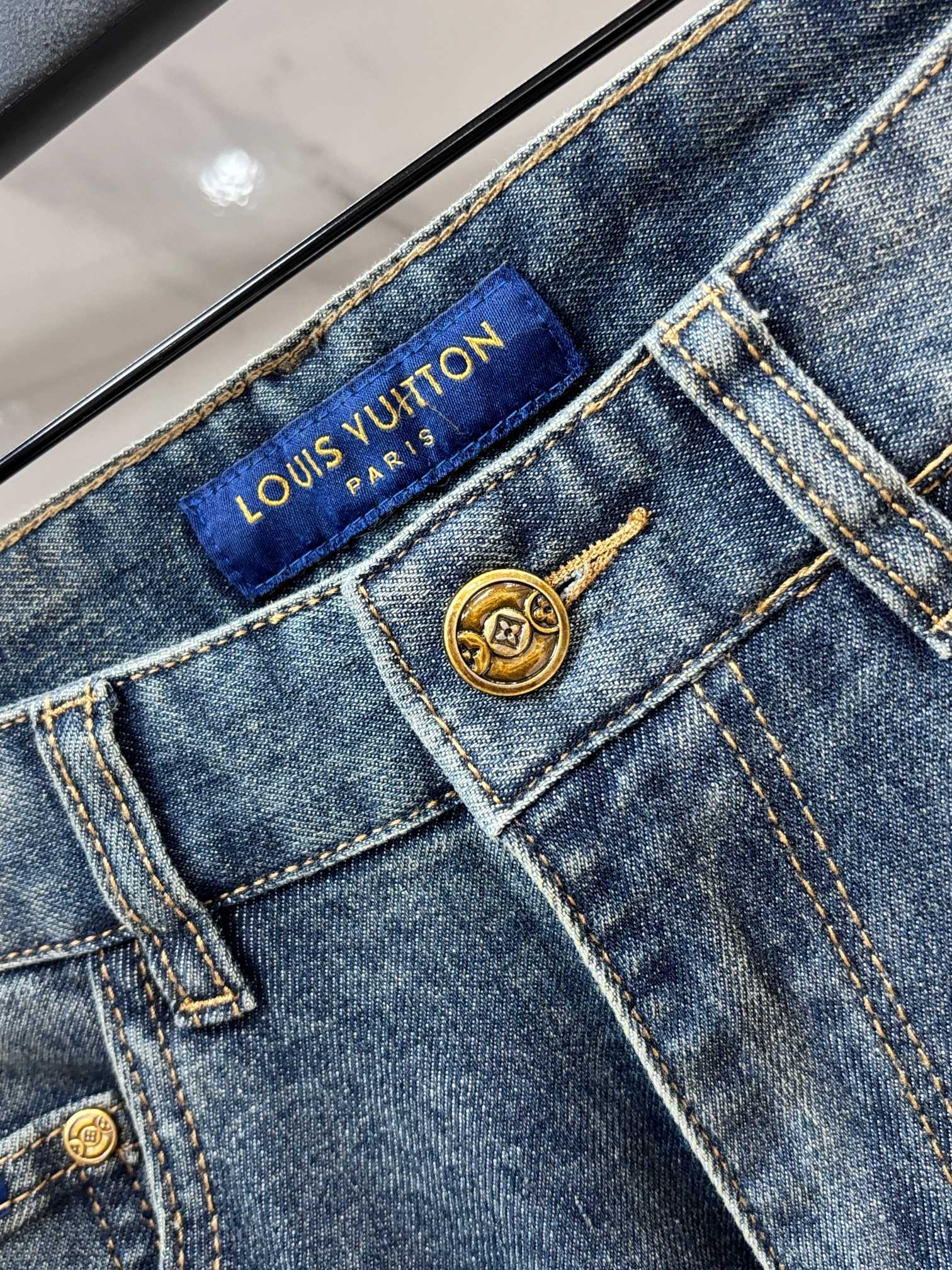Lv 🔥高端定制、2026早秋最新款牛仔裤 柜台同步发售 原版定制 客供五金辅料 原单品质 进口固色牛仔