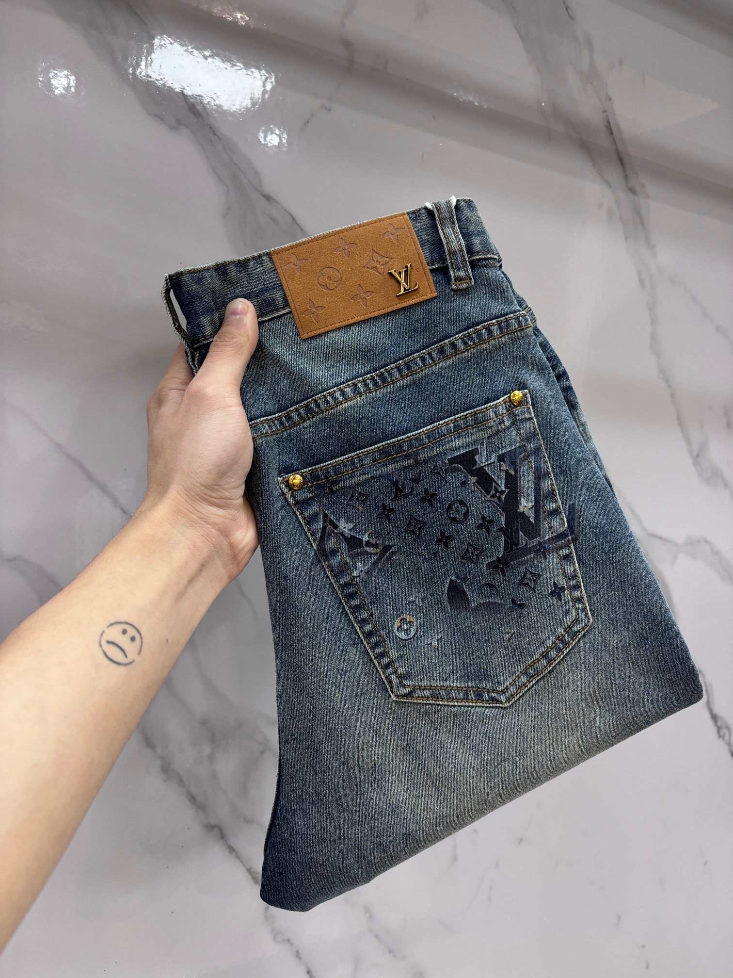 Lv 🔥高端定制、2026早秋最新款牛仔裤 柜台同步发售 原版定制 客供五金辅料 原单品质 进口固色牛仔