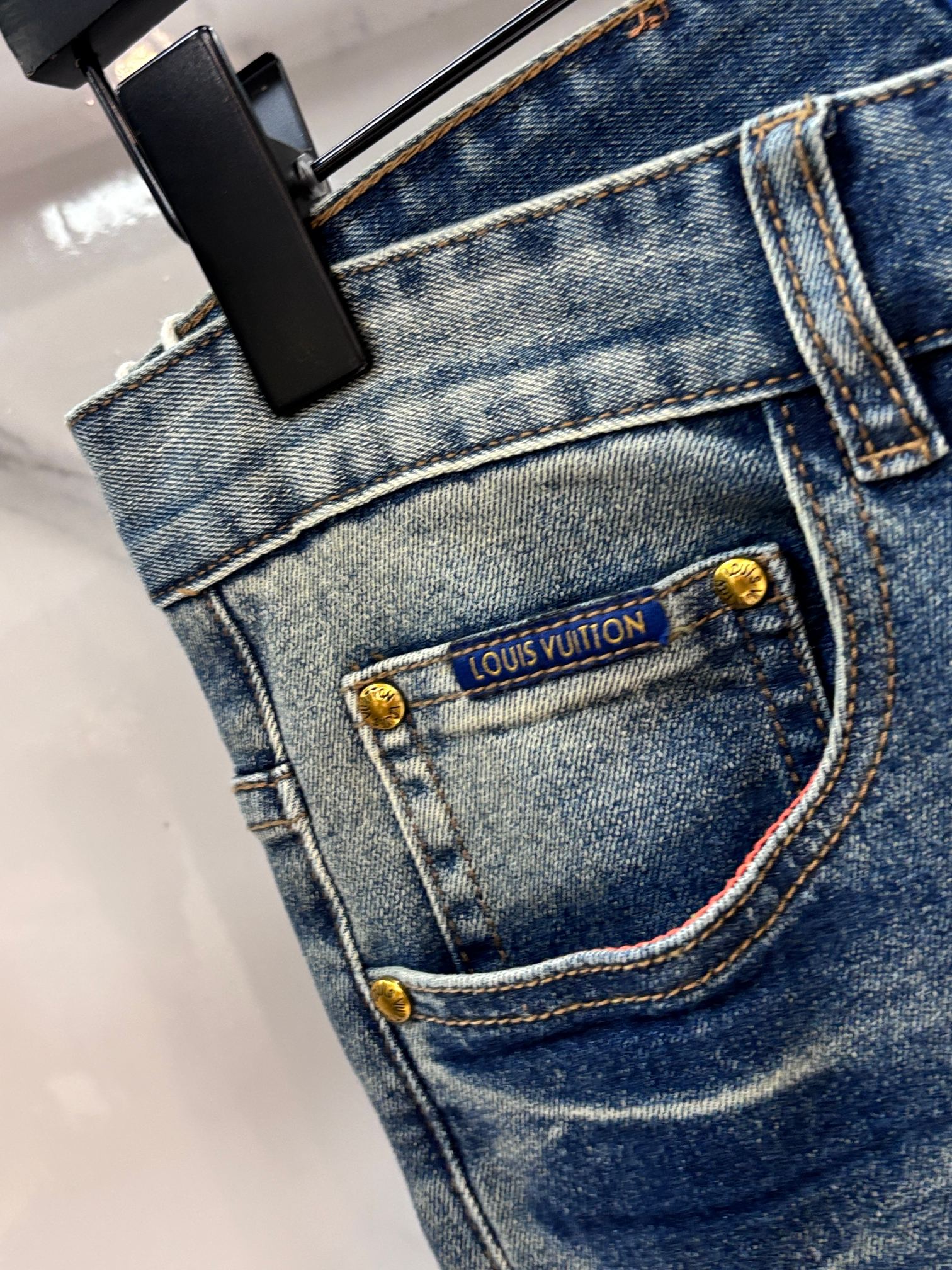 Lv 🔥高端定制、2026早秋最新款牛仔裤 柜台同步发售 原版定制 客供五金辅料 原单品质 进口固色牛仔