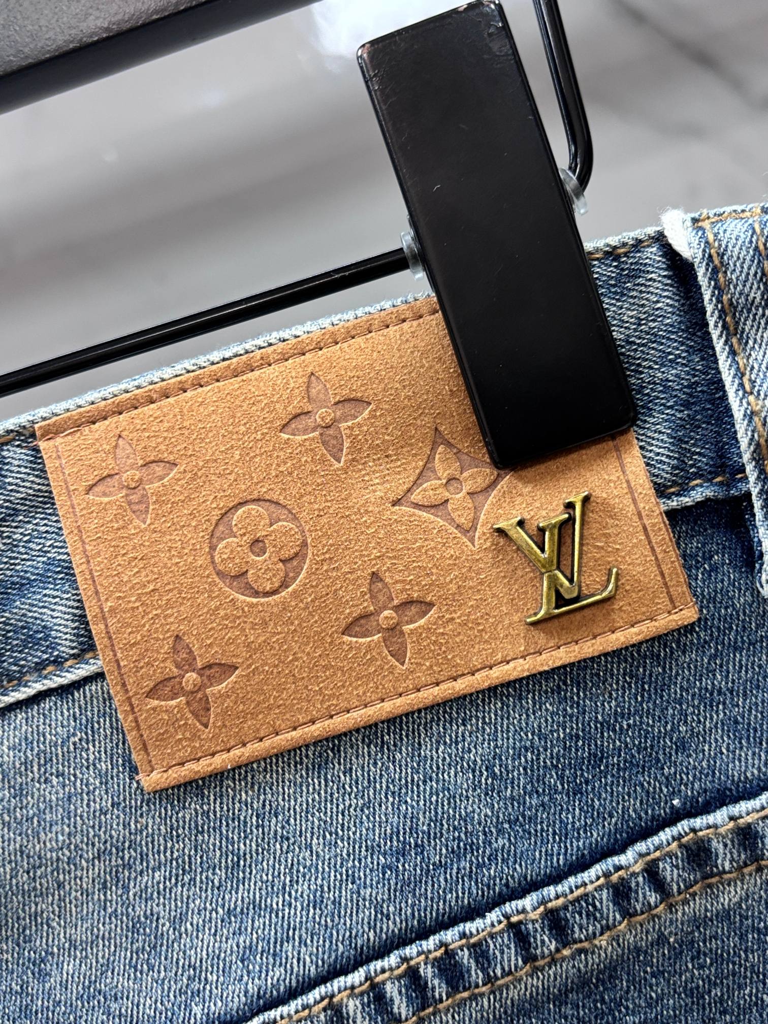 Lv 🔥高端定制、2026早秋最新款牛仔裤 柜台同步发售 原版定制 客供五金辅料 原单品质 进口固色牛仔