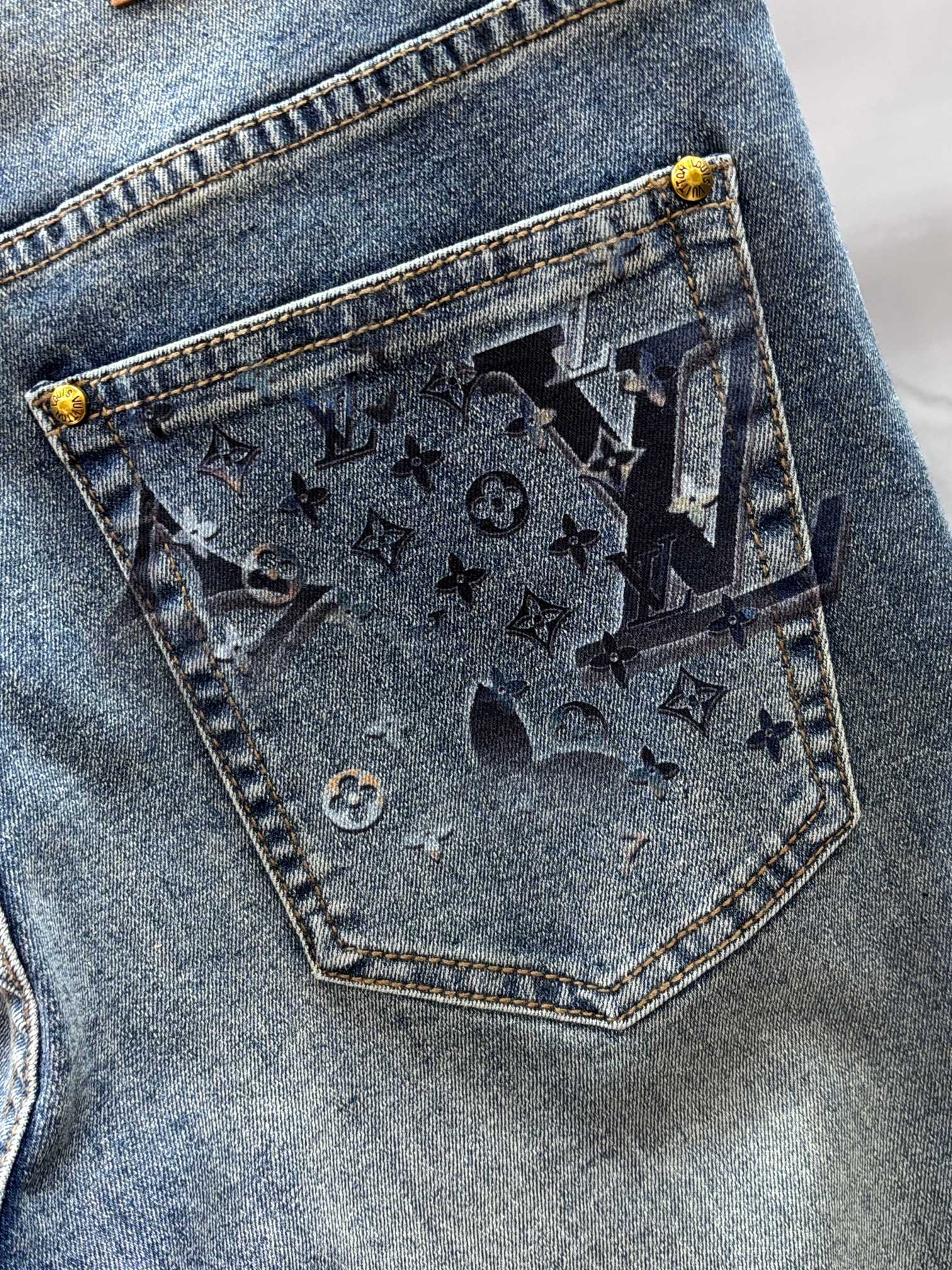 Lv 🔥高端定制、2026早秋最新款牛仔裤 柜台同步发售 原版定制 客供五金辅料 原单品质 进口固色牛仔