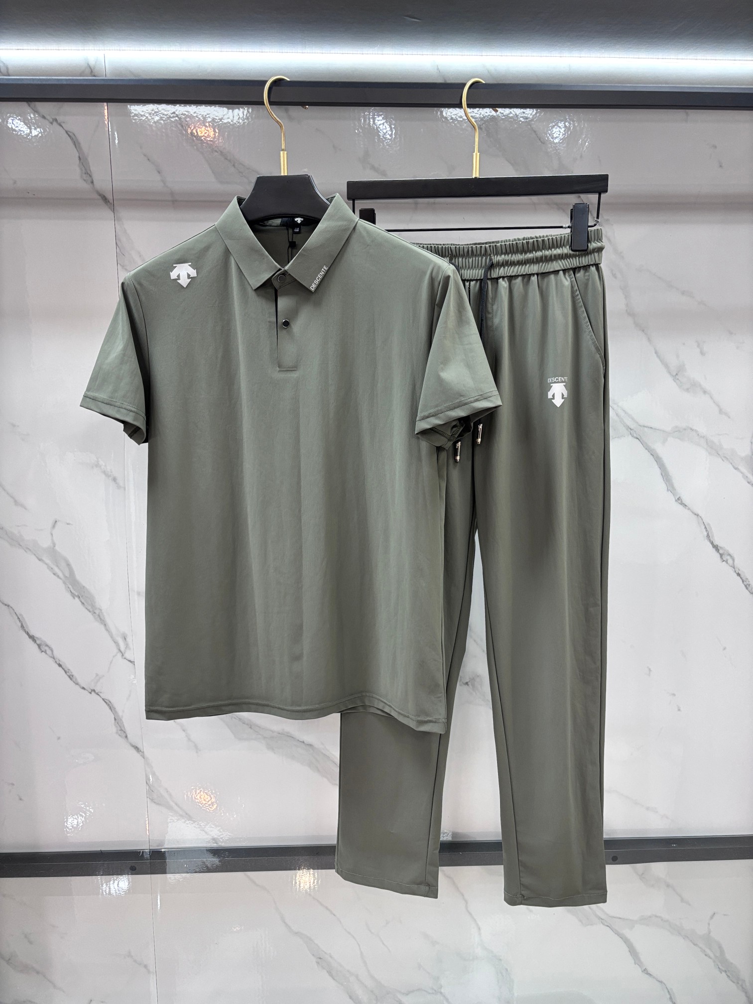迪桑特 专柜新款套装 男士翻领Polo衫短袖 柜台同步发售 简洁时尚百搭 高端品质 胸前品牌logo设计