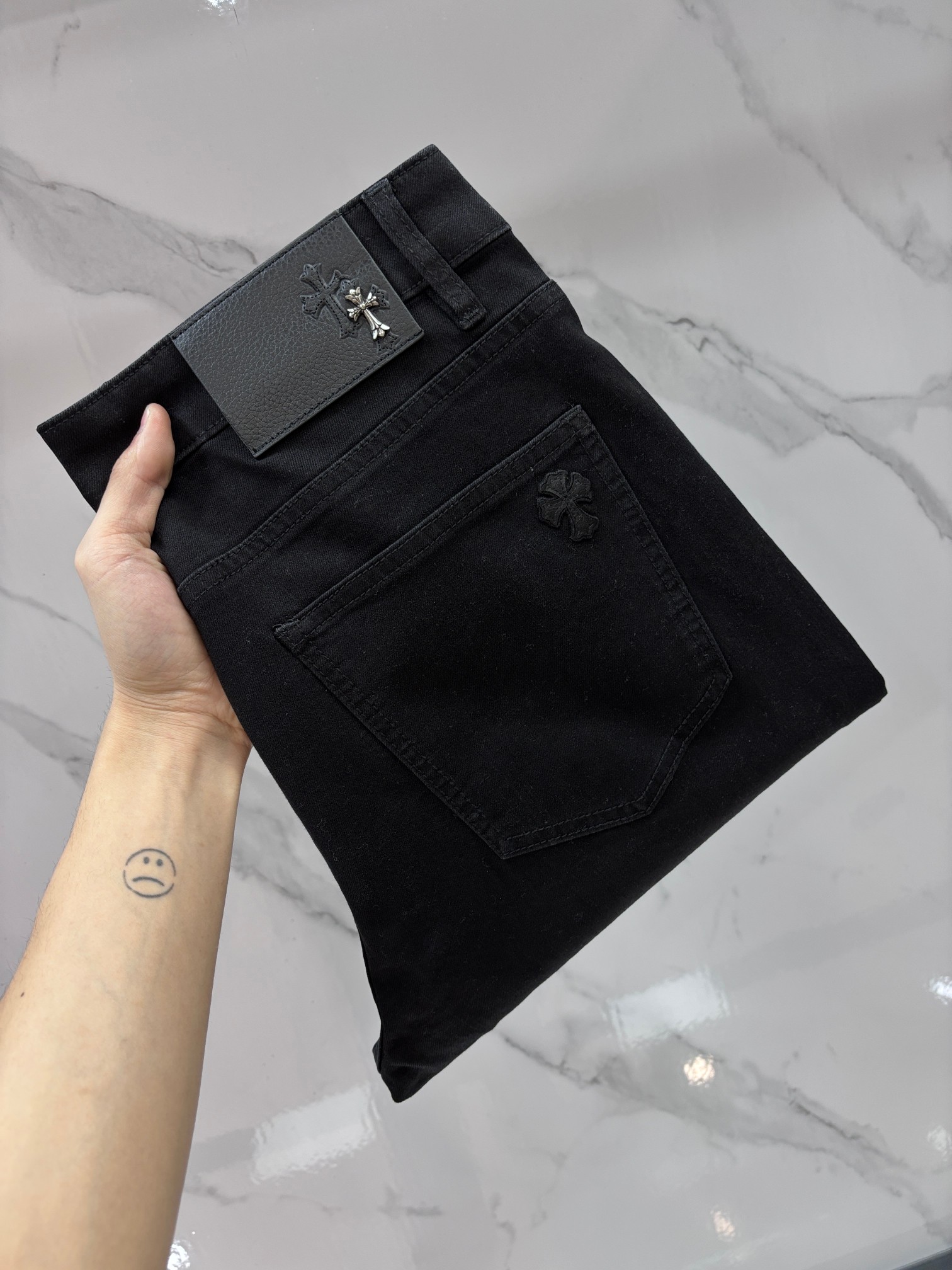 NO:777859,Croxin's best-selling new casual pants at the counter, top-end shipments, truly top-notch OEM factories with strict processes, suitable for various high-end gathering places, can also be worn with casual jackets, professional development and research for 3 months, perfect fit!  Super comfortable, business fashion style!  ……………………………………………………………… Size30-38,,chrome hearts,jackets & coats,19860909克罗心 专柜热销新款休闲裤,顶级高端出货,真正顶级代加工厂严格工序,适合出示各种聚会高级场所,亦可休闲外套搭穿,专业开发研究3个月调制,版型上身绝对！舒适度超高 商务时尚款 ！…………………………………………………… Size30-38,,chrome hearts,jackets & coats,,Men's clothing