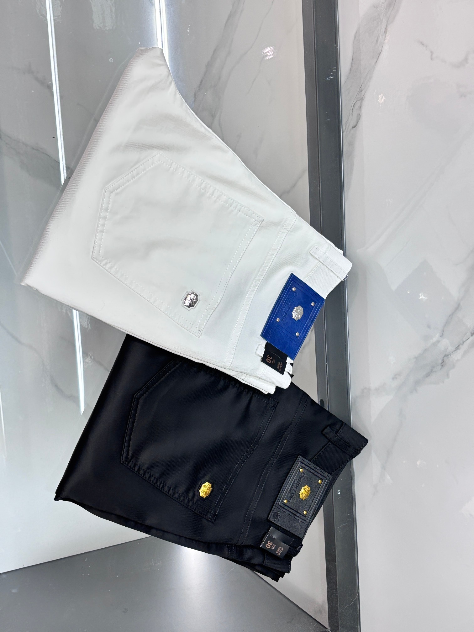 NO:837196,Dior high-end customization, 2026 latest casual trousers, five-pocket trousers, sold simultaneously at the counter. Original customized replica. Customer-supplied hardware accessories. Original quality. Imported composite fabrics. Anti-wrinkle and firm, breathable and comfortable. Fine workmanship and excellent upper body!  ……………………………………………………………… Size29-38,,dior,19860909迪奥 高端定制、2026最新款休闲裤五袋西裤,柜台同步发售 原版定制复刻 客供五金辅料 原单品质 进口复合面料 抗皱坚挺,透气舒适.做工走线精细 上身绝佳！…………………………………………………… Size29-38,,dior,,Men's clothing