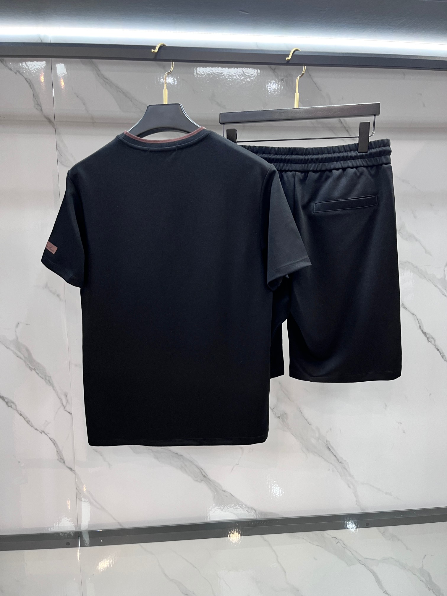Loro Piana 春夏最新款，男女同款，经典设计短袖T恤短裤套装，微扩版型，定制空气层面料，手感柔软