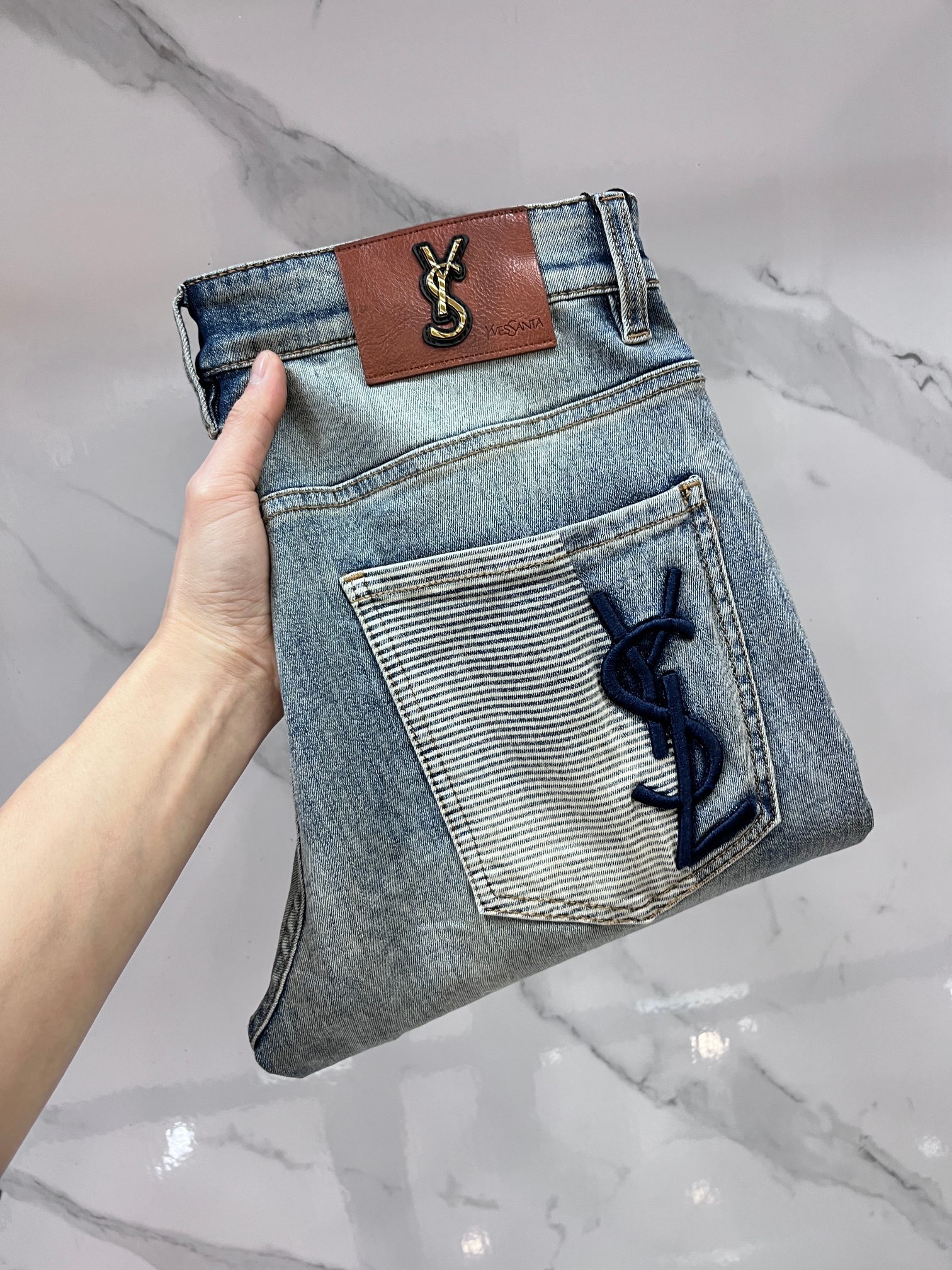 NO:871169,Yves Saint Laurent's high-end customization, 2026 early autumn latest jeans, simultaneous sale at the counter, original customization, customer-supplied hardware and accessories, original order quality, imported solid color denim elastic fabric, heavy washing, fine workmanship, excellent upper body!  The preferred items are complete in three sizes.…………………………………………………… Size29-38,,saint laurent,jeans,19860909圣罗兰 高端定制、2026早秋最新款牛仔裤 柜台同步发售 原版定制 客供五金辅料 原单品质 进口固色牛仔弹力面料 重工洗水 做工走线精细 上身绝佳！优选单品 三标齐全.…………………………………………………… Size29-38,,saint laurent,jeans,,Men's clothing