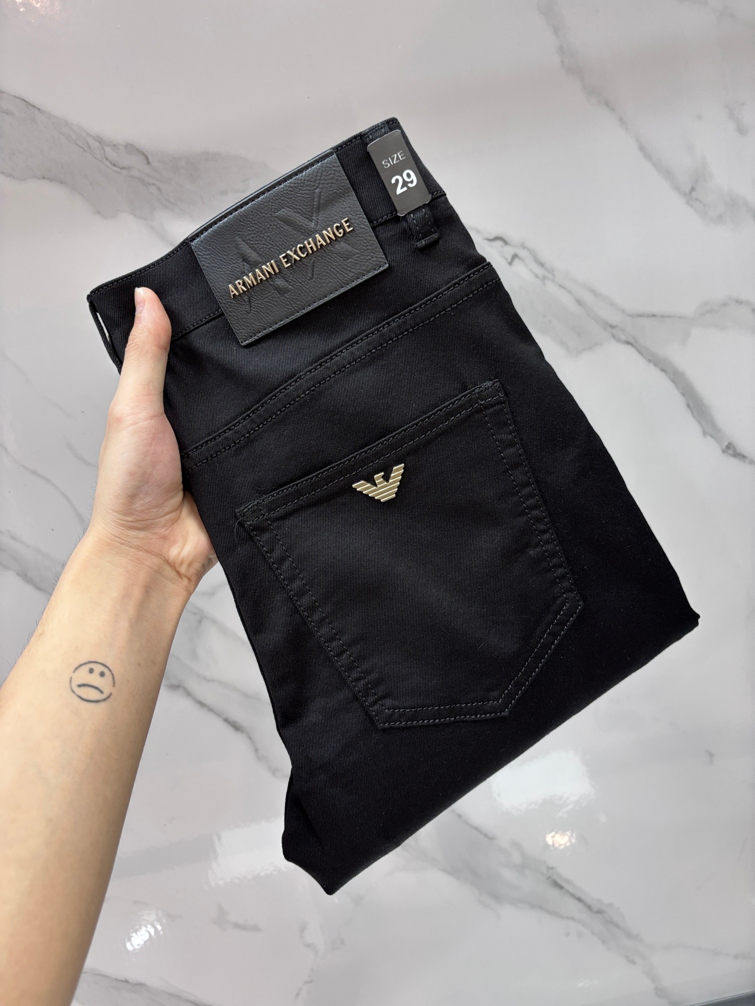 NO:774921,Armani high-end customization, 2026 early autumn latest jeans, simultaneous sale at the counter, original customization, customer-supplied hardware and accessories, original order quality, imported solid color denim elastic fabric, heavy washing, fine workmanship and routing, excellent upper body!  The preferred items are complete in three sizes.…………………………………………………… Size29-38,,armani,jeans,19860909阿玛尼 高端定制、2026早秋最新款牛仔裤 柜台同步发售 原版定制 客供五金辅料 原单品质 进口固色牛仔弹力面料 重工洗水 做工走线精细 上身绝佳！优选单品 三标齐全.…………………………………………………… Size29-38,,armani,jeans,,Men's clothing