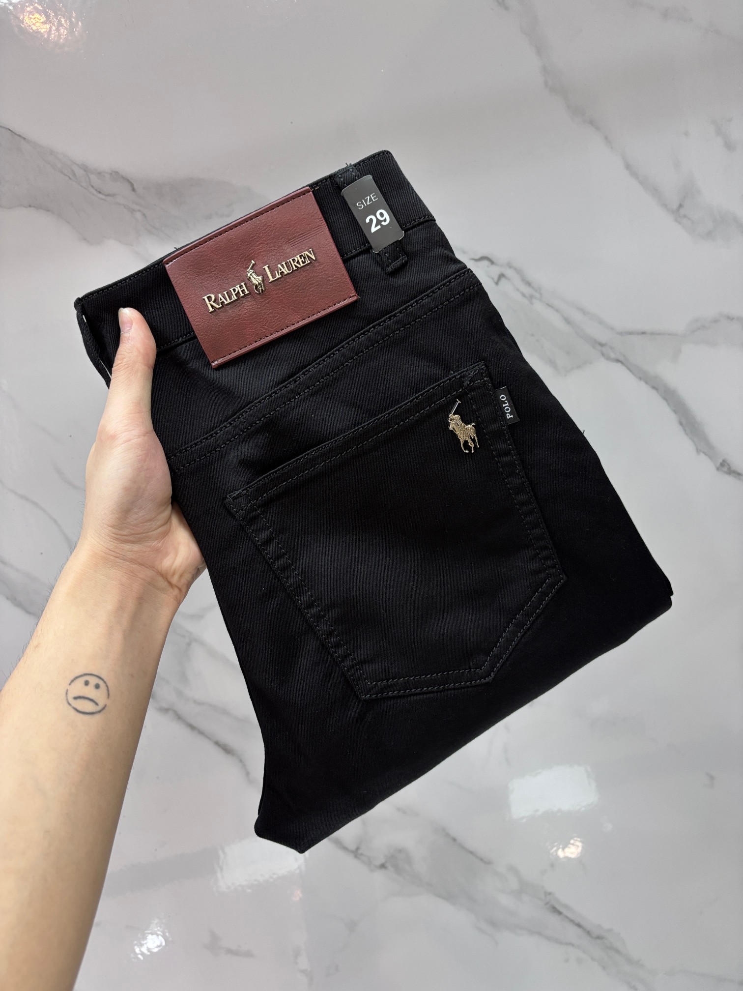 NO:775808,Polo high-end customization, 2026 early autumn latest jeans, sold simultaneously at the counter, original customization, customer-supplied hardware accessories, original order quality, imported solid-color denim elastic fabric, heavy washing, fine workmanship and routing, excellent upper body!  The preferred items are complete with three standards.…………………………………………………… Size29-38,,jeans,19860909Polo 高端定制、2026早秋最新款牛仔裤 柜台同步发售 原版定制 客供五金辅料 原单品质 进口固色牛仔弹力面料 重工洗水 做工走线精细 上身绝佳！优选单品 三标齐全.…………………………………………………… Size29-38,,jeans,,Men's clothing