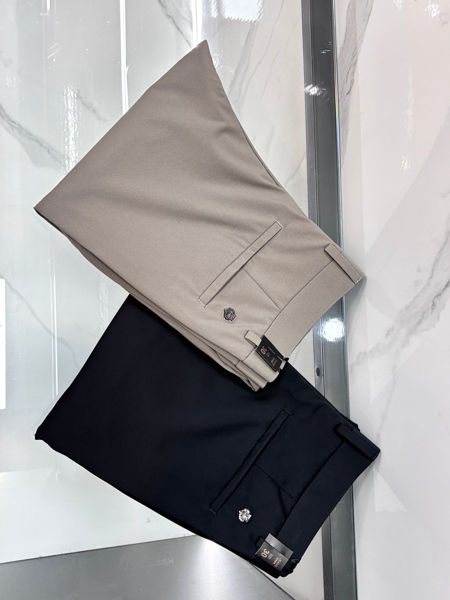 NO:846893,Lp counter's best-selling new casual trousers, top-end high-end shipments, truly top-notch OEM factories with strict processes, suitable for various high-end gathering places, can also be worn with casual jackets, professional development and research for 3 months, perfect fit!  Super comfortable, business fashion style!  ……………………………………………………………… Size29-38,,loro piana,jackets & coats,19860909Lp 专柜热销新款休闲西裤,顶级高端出货,真正顶级代加工厂严格工序,适合出示各种聚会高级场所,亦可休闲外套搭穿,专业开发研究3个月调制,版型上身绝对！舒适度超高 商务时尚款 ！…………………………………………………… Size29-38,,loro piana,jackets & coats,,Men's clothing