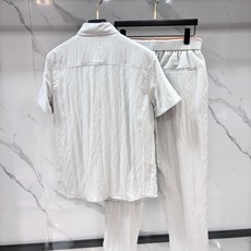 Loro Piana 春款老钱风套装 顶级品质 定制顶级亚麻面料,优点是透气性拉满,自带天然肌理感,夏 Loro Piana 春款老钱风套装 顶级品质 定制顶级亚麻面料,优点是透气性拉满,自带天然肌理感,夏