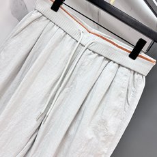 Loro Piana 春款老钱风套装 顶级品质 定制顶级亚麻面料,优点是透气性拉满,自带天然肌理感,夏 Loro Piana 春款老钱风套装 顶级品质 定制顶级亚麻面料,优点是透气性拉满,自带天然肌理感,夏