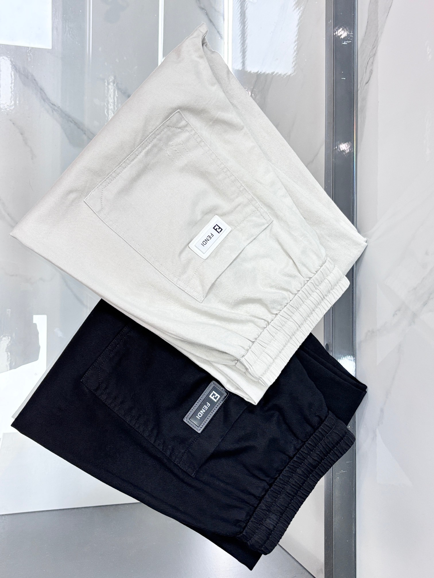 NO:875059,Fendi 2026 new casual pants, high-end version, customized fabrics with high breathability and comfort, impeccable details, brand element design concept, reflecting high quality. It feels delicate and soft!  It presents a casual cut and the upper body shape is awesome!  …………………………………………… Size29-36,,fendi,19860909芬迪 2026新款休闲裤,高端版本,定制面料 透气舒适度高,细节无可挑剔,品牌元素设计理念,体现高品质.手感细腻柔软！呈现休闲裁剪,上身版型超赞！………………………………………………… Size29-36,,fendi,,Men's clothing