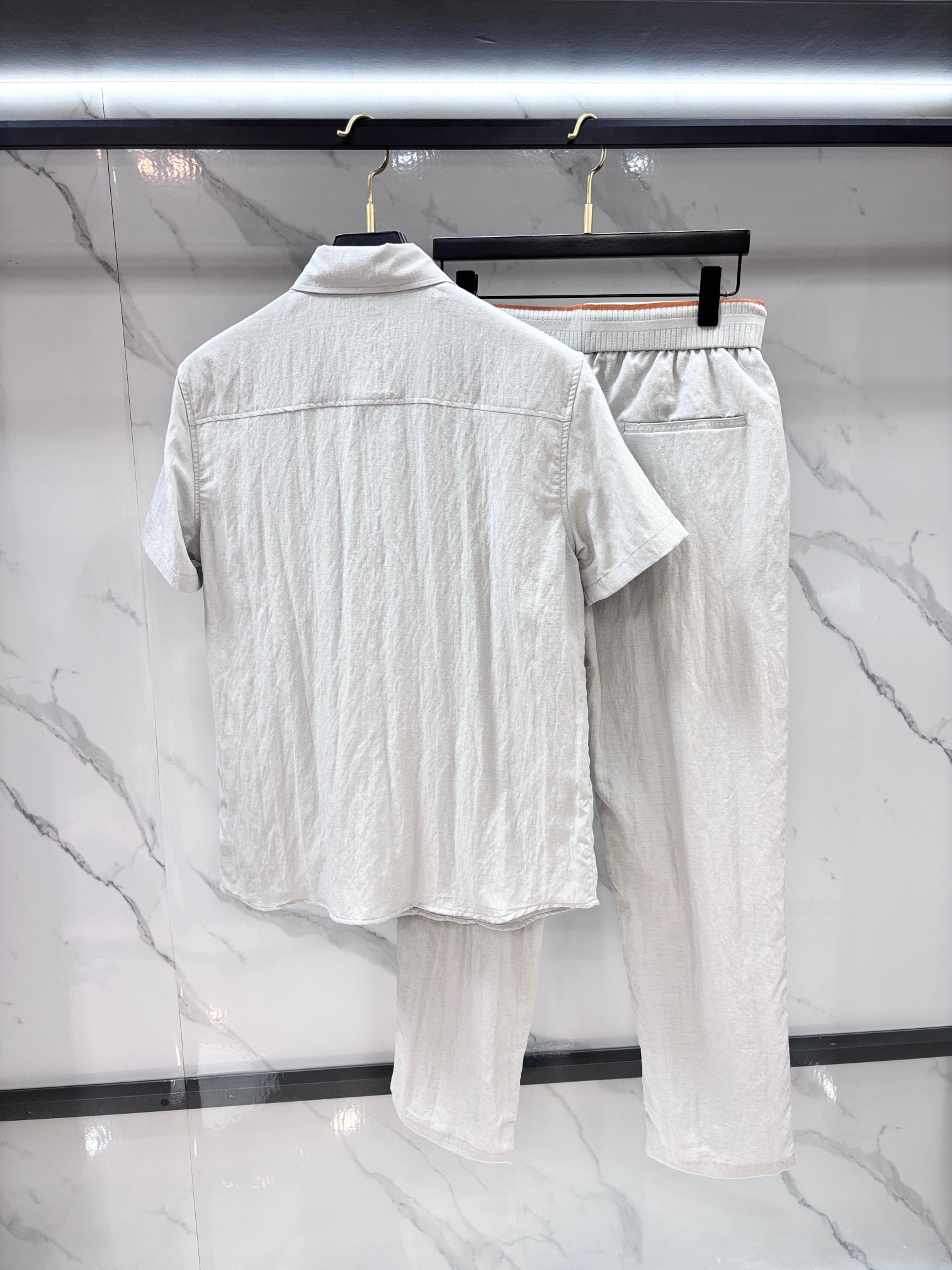 Loro Piana 春款老钱风套装 顶级品质  定制顶级亚麻面料，优点是透气性拉满，自带天然肌理感，夏