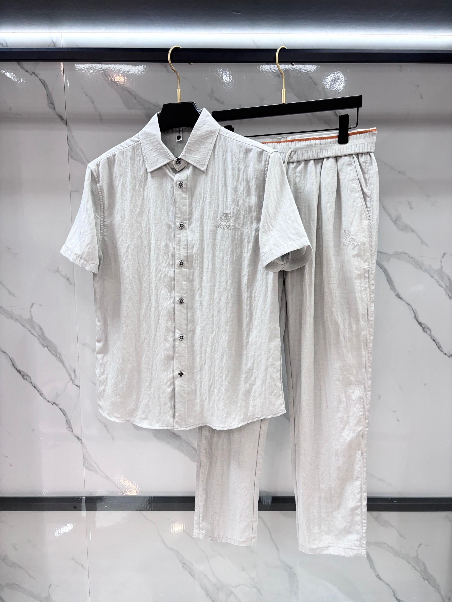 Loro Piana 春款老钱风套装 顶级品质  定制顶级亚麻面料，优点是透气性拉满，自带天然肌理感，夏