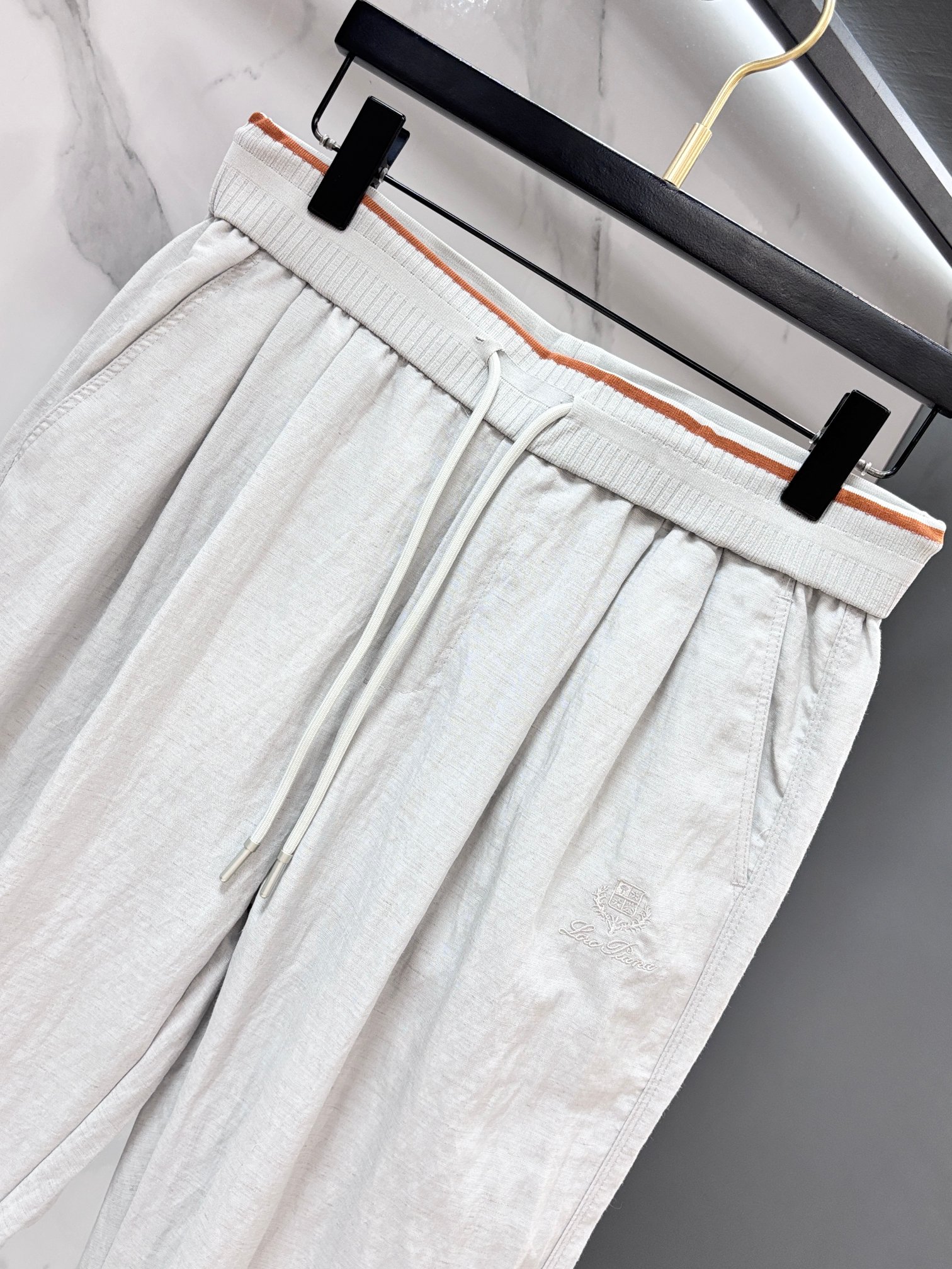 Loro Piana 春款老钱风套装 顶级品质  定制顶级亚麻面料，优点是透气性拉满，自带天然肌理感，夏