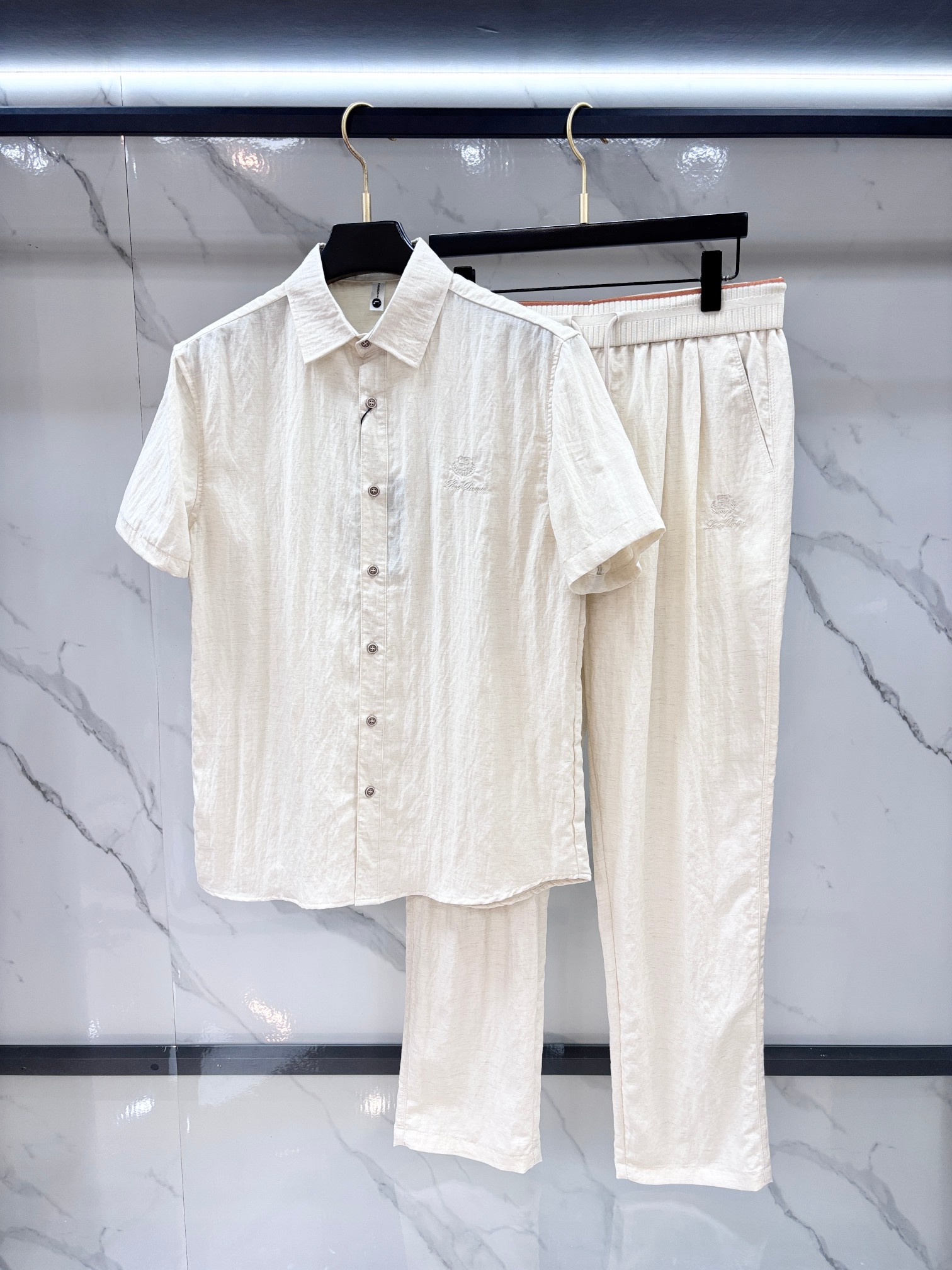 Loro Piana 春款老钱风套装 顶级品质  定制顶级亚麻面料，优点是透气性拉满，自带天然肌理感，夏