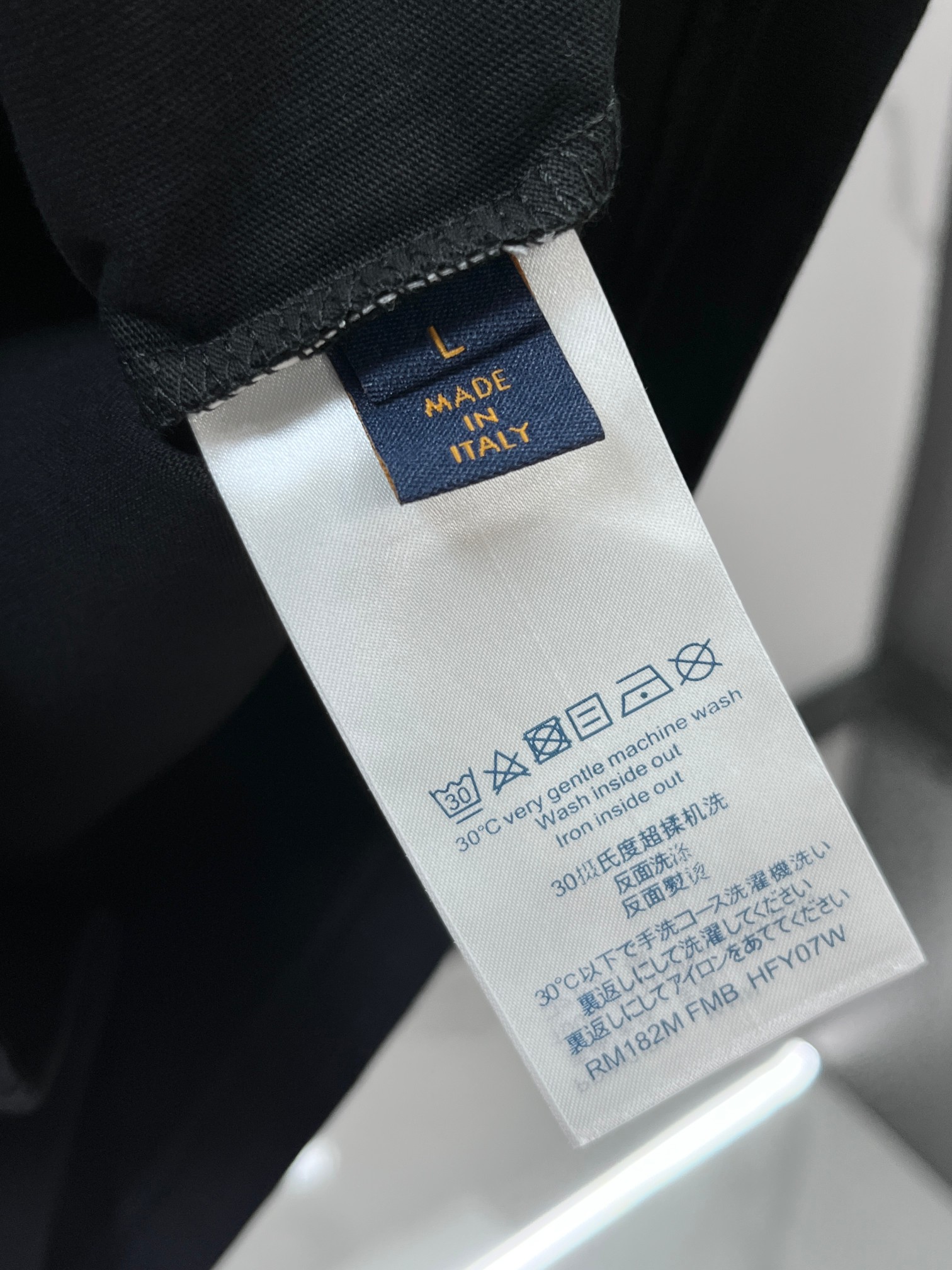 Lv 2026春夏新款首发专柜最新款短袖圆领T恤 高端订制 设计前卫时尚！品牌logo重工艺设计 高端定