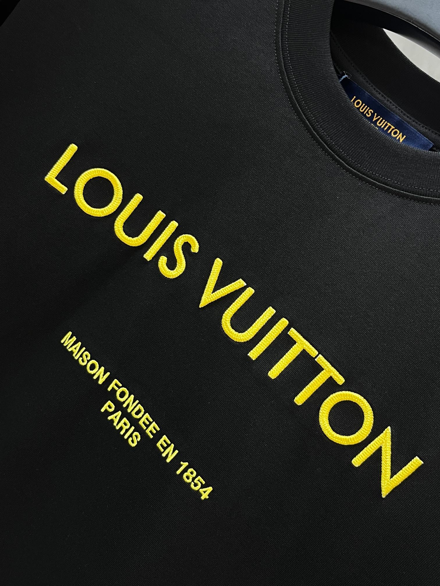 Lv 官网同款⚠️重磅推荐！2026ss夏装新品 专柜在售 最新系列图案logo短袖T恤 必须人手一件的