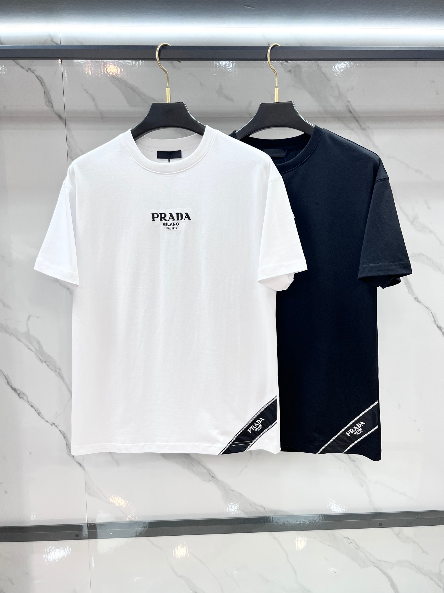 普拉达 官网同款⚠️重磅推荐！2026ss夏装新品 专柜在售 最新系列图案logo短袖T恤 必须人手一件