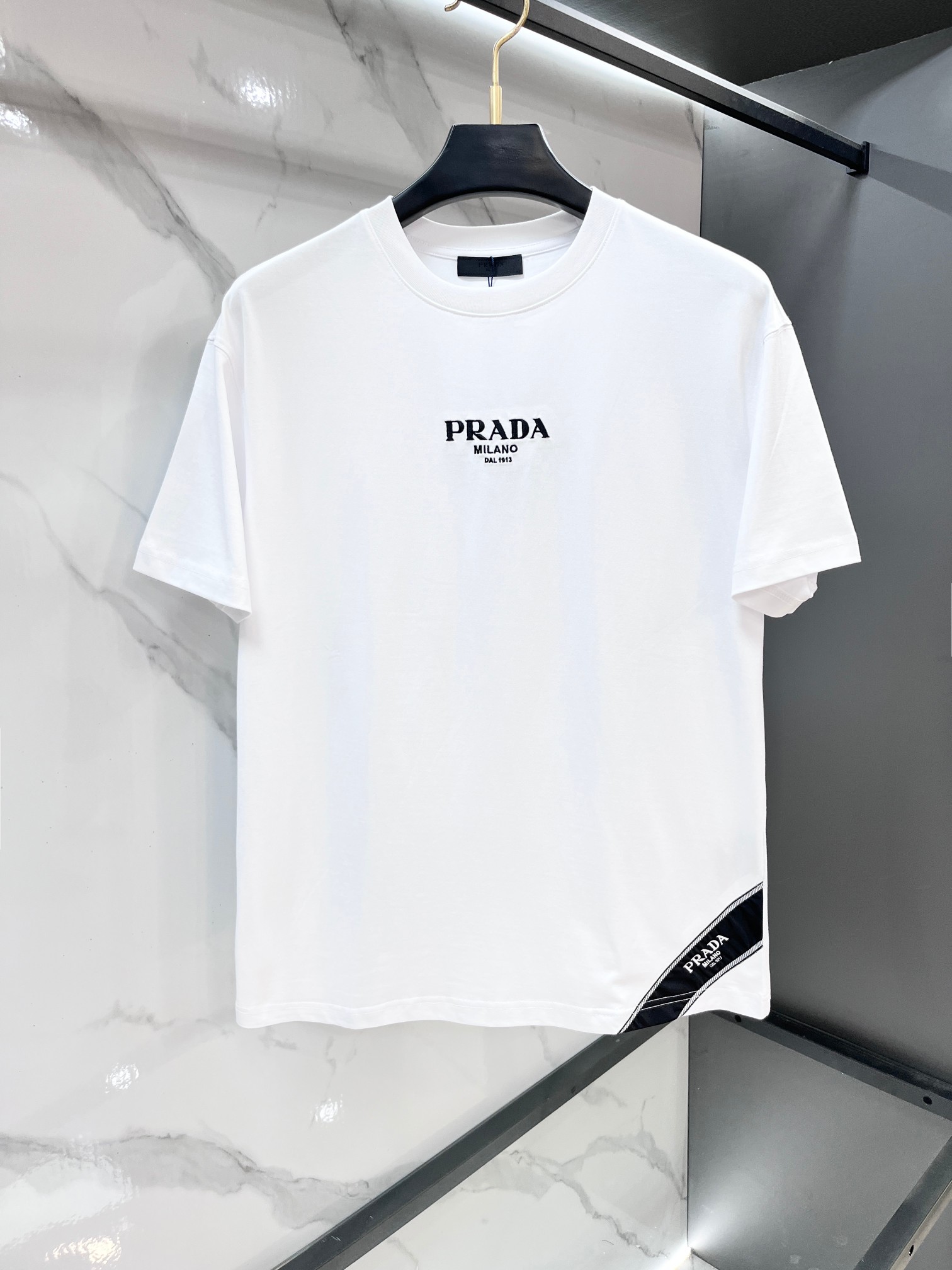普拉达 官网同款⚠️重磅推荐！2026ss夏装新品 专柜在售 最新系列图案logo短袖T恤 必须人手一件
