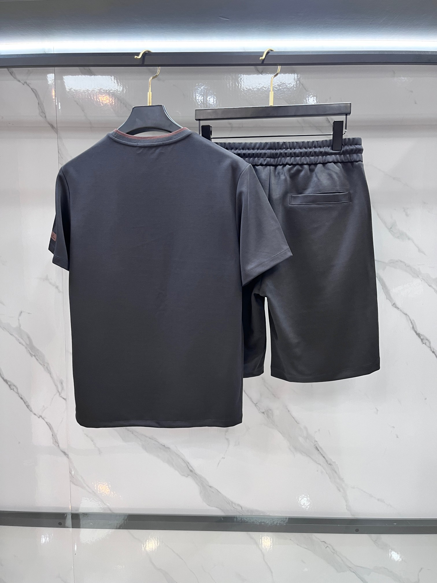 Loro Piana 春夏最新款，男女同款，经典设计短袖T恤短裤套装，微扩版型，定制空气层面料，手感柔软