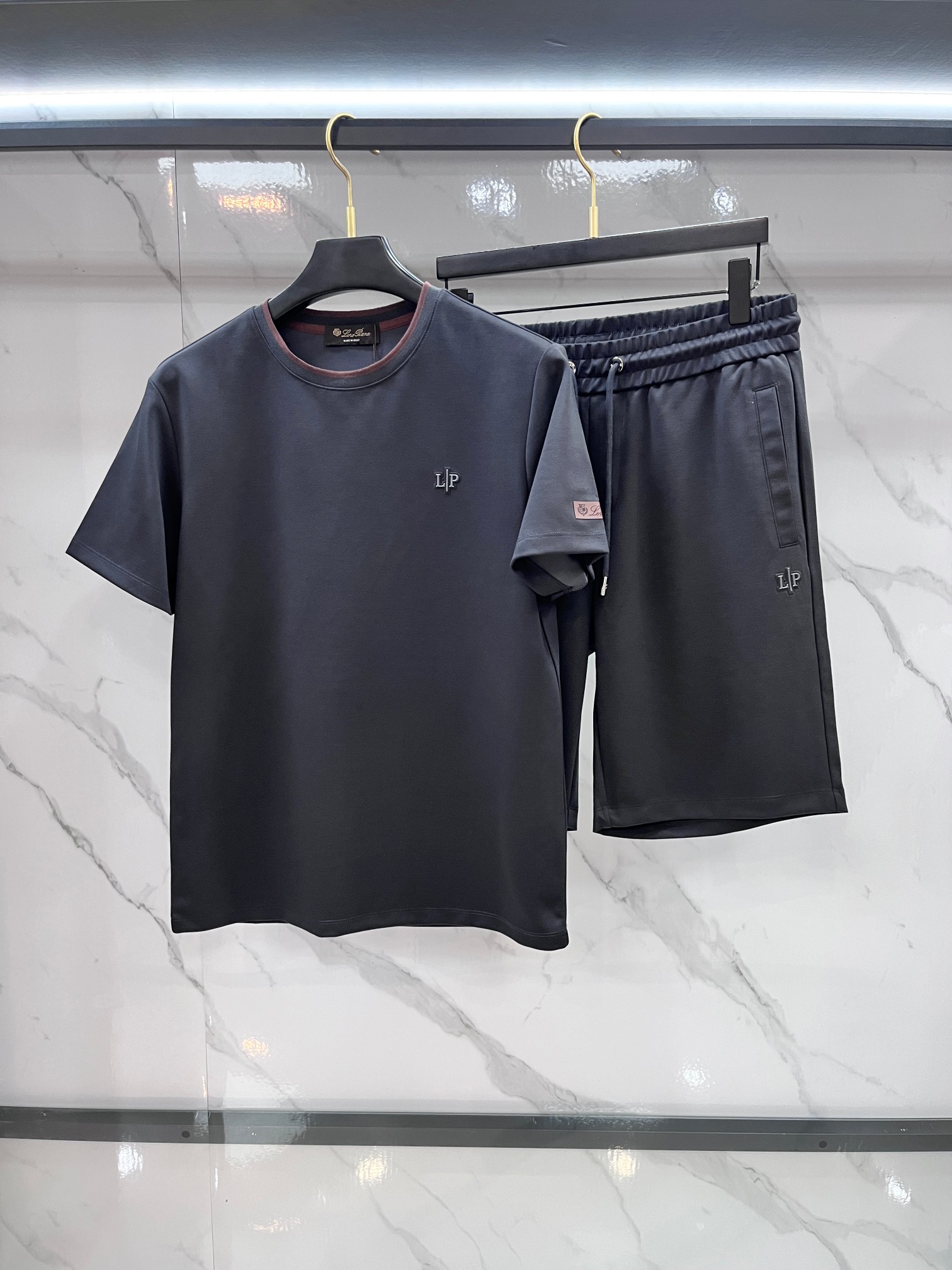 Loro Piana 春夏最新款，男女同款，经典设计短袖T恤短裤套装，微扩版型，定制空气层面料，手感柔软