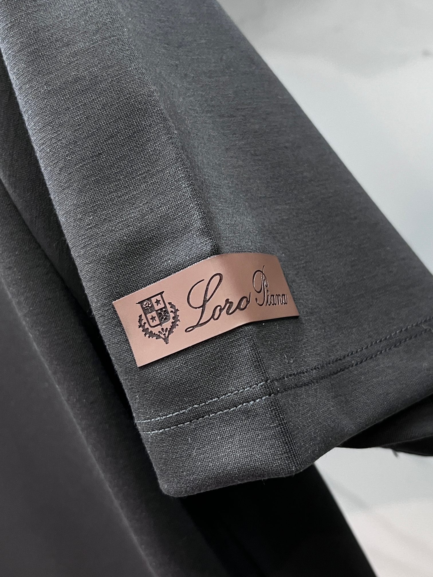 Loro Piana 春夏最新款，男女同款，经典设计短袖T恤短裤套装，微扩版型，定制空气层面料，手感柔软