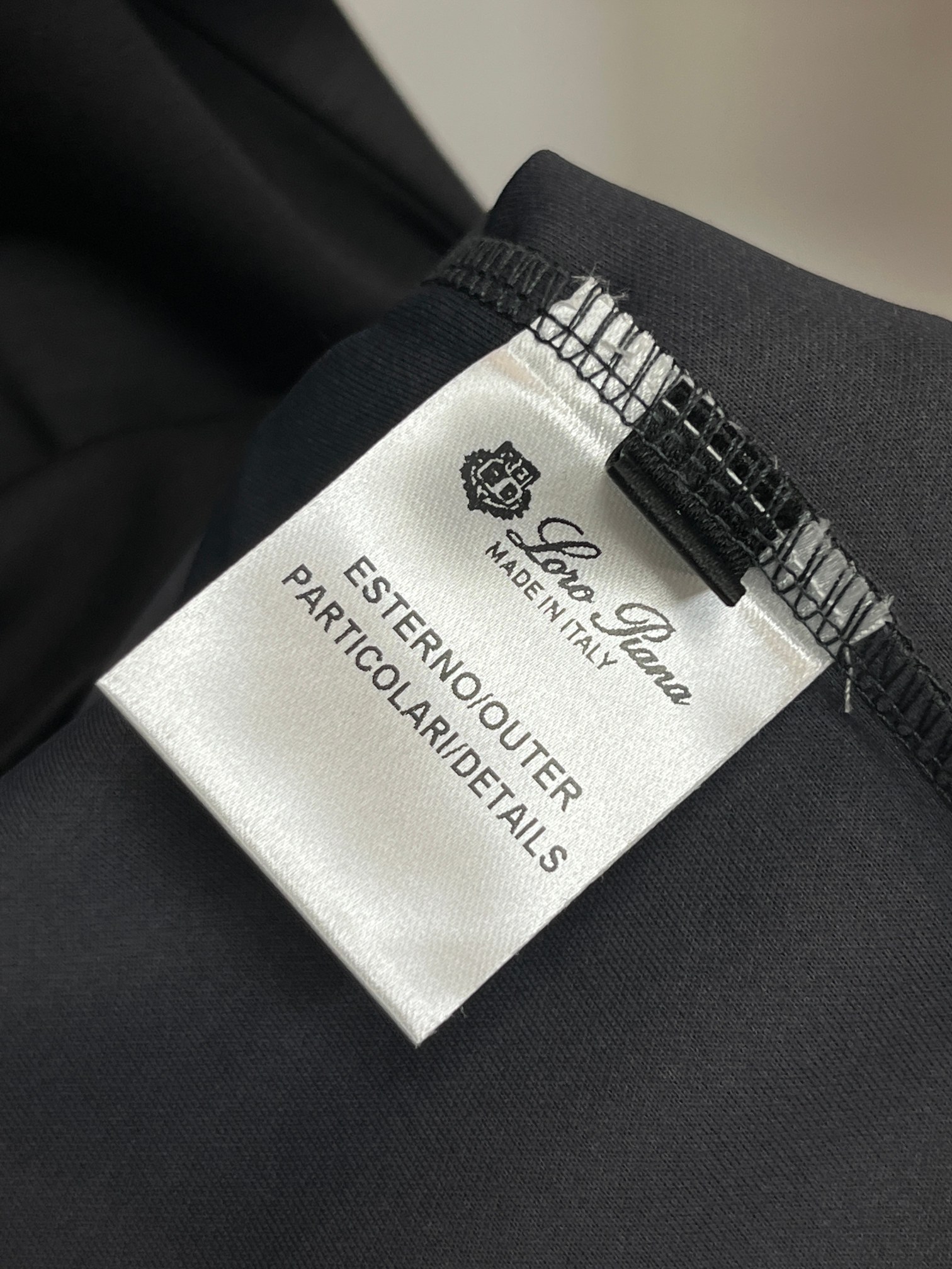 Loro Piana 春夏最新款，男女同款，经典设计短袖T恤短裤套装，微扩版型，定制空气层面料，手感柔软