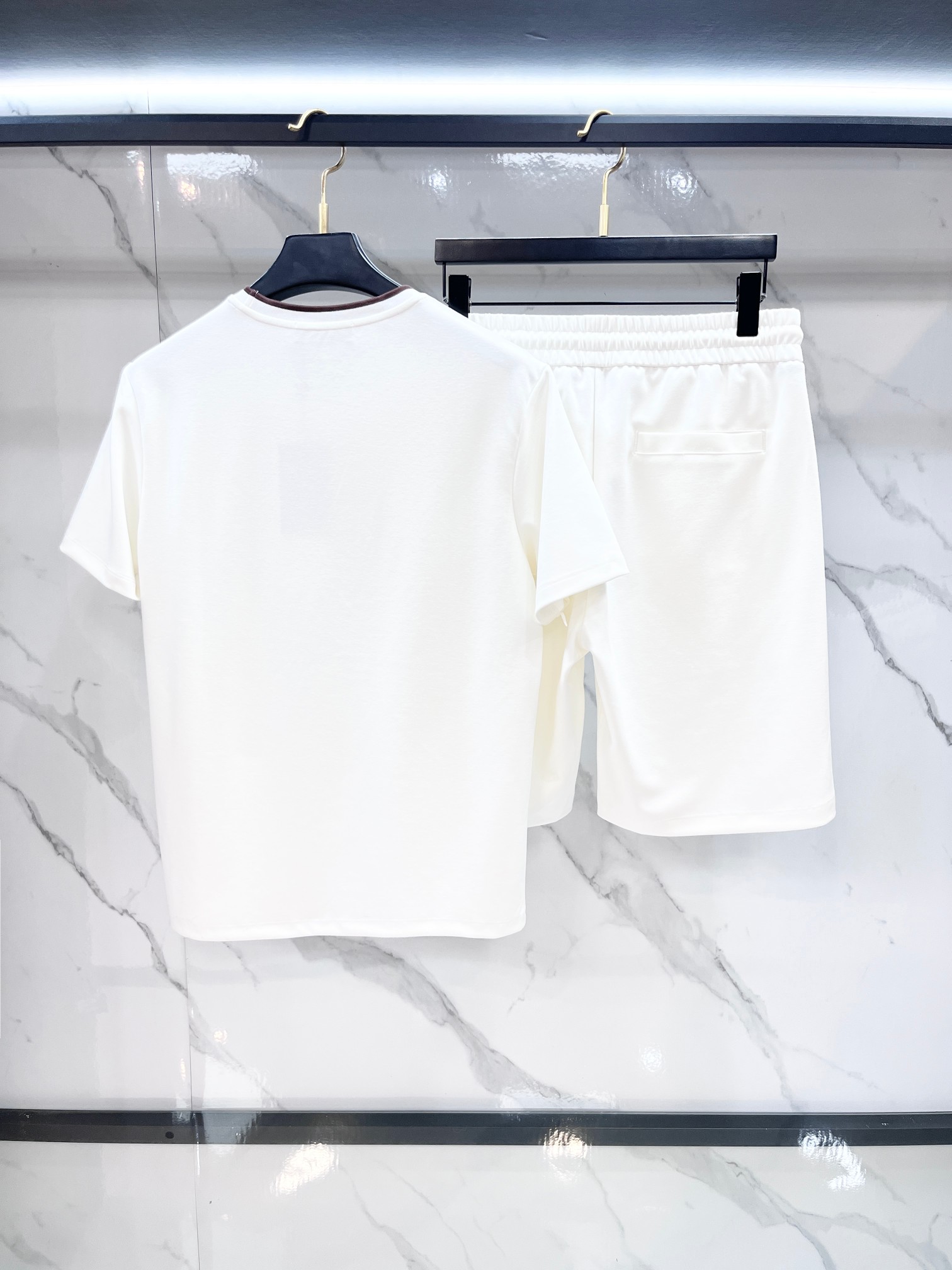 Loro Piana 春夏最新款，男女同款，经典设计短袖T恤短裤套装，微扩版型，定制空气层面料，手感柔软