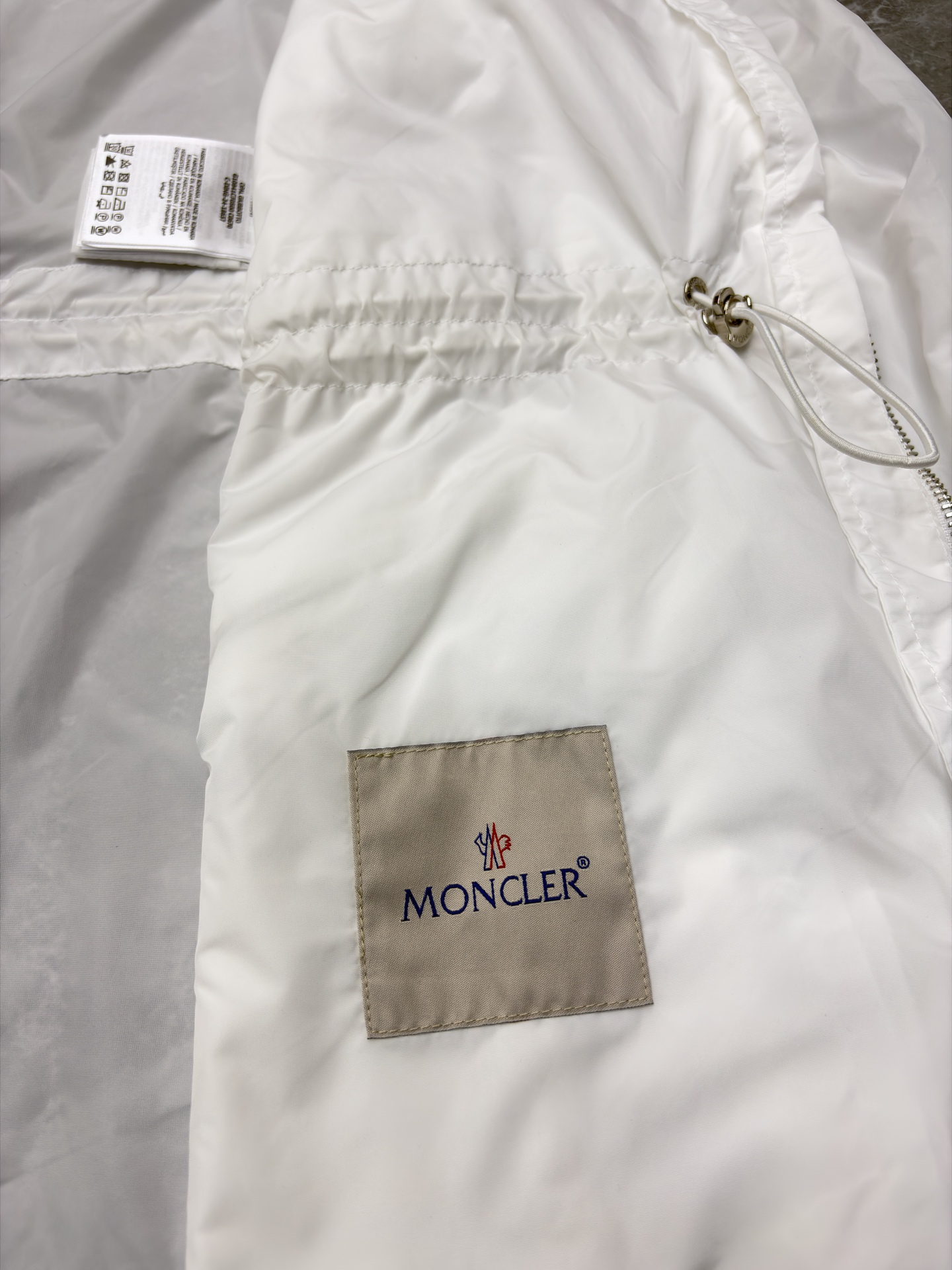 몽클레어 여성 슬림 핏 윈드브레이커 자켓 상세 이미지 7