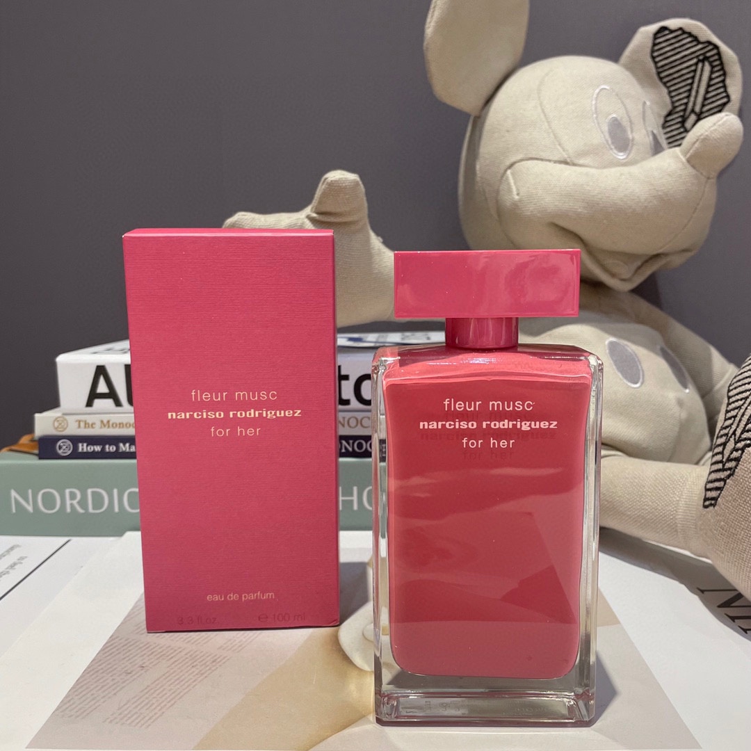 NO:809304,Narciso Rose Musk ml (rose bottle) Attribute female fragrance Woody floral fragrance Top note pink pepper Middle note rose peony musk Base note patchouli amber violet, perfume19860909Narciso 纳西素 玫瑰麝香ml（玫红瓶） 属性女香 香调木质花香调 前调粉红胡椒 中调玫瑰 牡丹 麝香 后调广藿香 琥珀 紫罗兰,香水,accessory