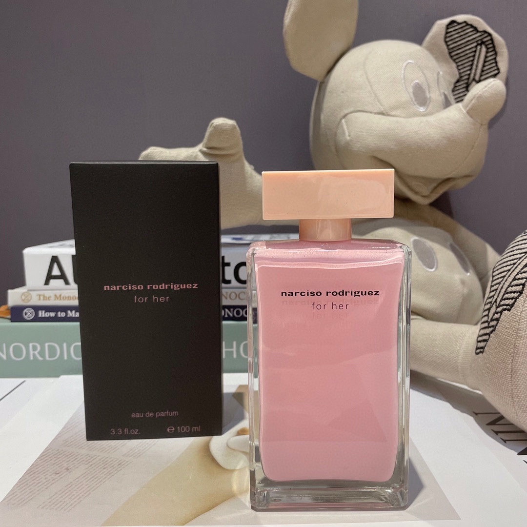 NO:809302,Narciso Her eponymous women's eau de parfum ml (powder bottle) Attributes women's fragrance Fragrance woody floral top note rose peach middle note musk amber base note sandalwood patchouli, perfume19860909Narciso 纳西素 她的同名女士淡香精ml（粉瓶） 属性女香 香调木质花香调 前调玫瑰 桃子 中调麝香 琥珀 后调檀香木 广藿香,香水,accessory