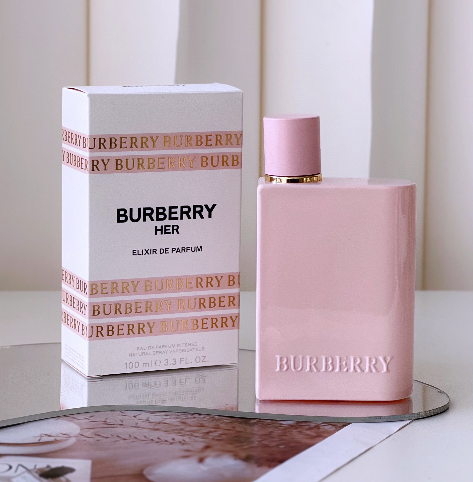 NO:809311,Burberry Burberry Flower and Her Fragrance (Powder Bottle) ml Attribute Women's Fragrance Fragrance Floral Fruity Gourmet Top Note Strawberry Blackberry Middle Note Jasmine Base Note Vanilla Amber Sandalwood, Perfume, Burberry19860909Burberry 博柏利 花与她馥郁（粉瓶）ml 属性女香 香调花果香美食调 前调草莓 黑莓 中调茉莉 后调香草 琥珀 檀香木,香水,burberry,accessory