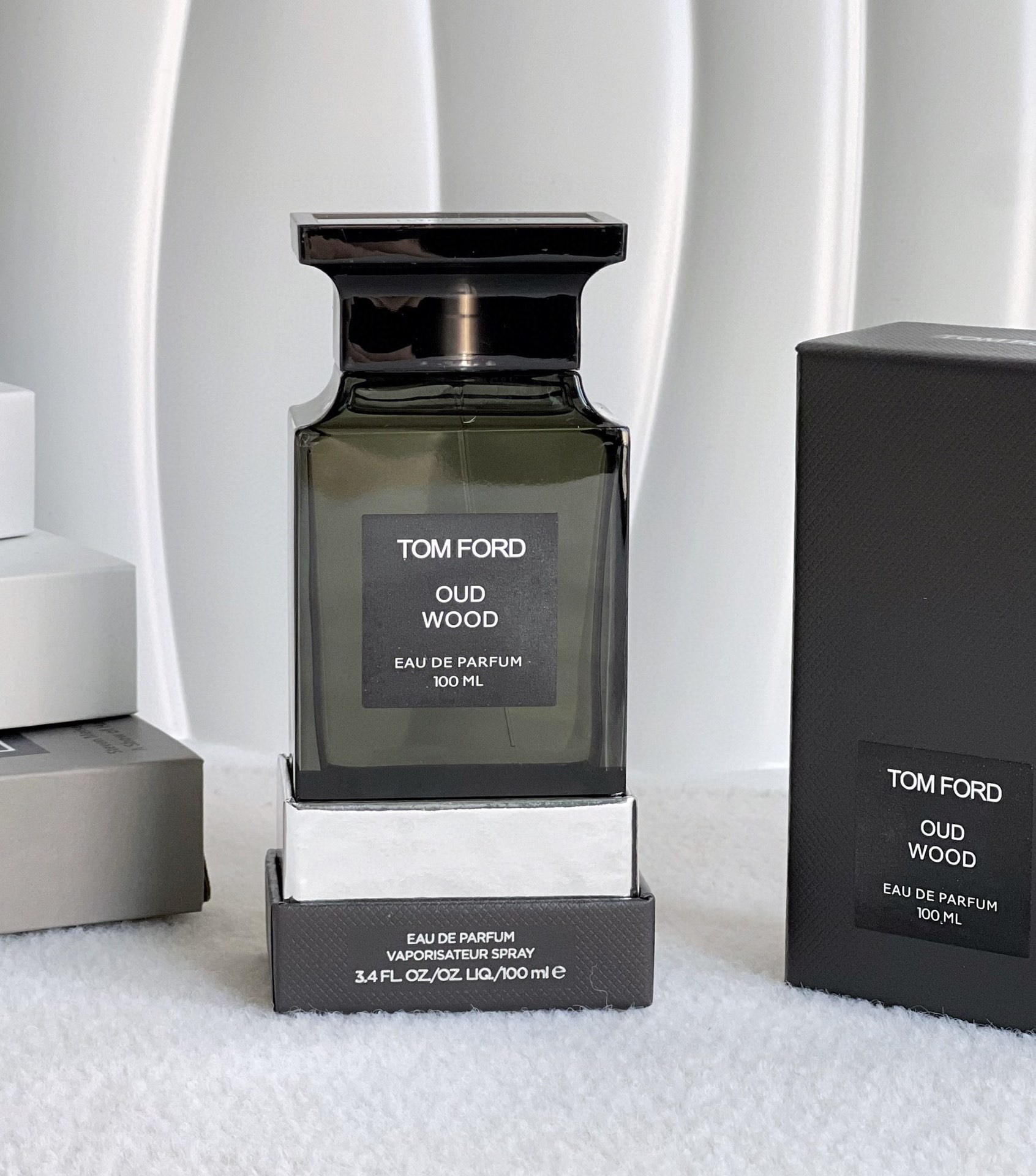 NO:809068,Tom Ford Tom Ford Zhenhua Oud (Oud) ml Attributes Neutral Fragrance Smell Ingredients Agarwood (Oud) Brazilian Rosewood Cardamom Sichuan Pepper Sandalwood Vetiver Tonka Bean Vanilla Amber, Perfume, Tom Ford19860909Tom Ford 汤姆福特 珍华乌木（乌木沉香）ml 属性中性香 气味成分沉香（乌木）巴西红木 小豆蔻 花椒 檀香木 香根草 零陵香豆 香草 琥珀,香水,tom ford,accessory
