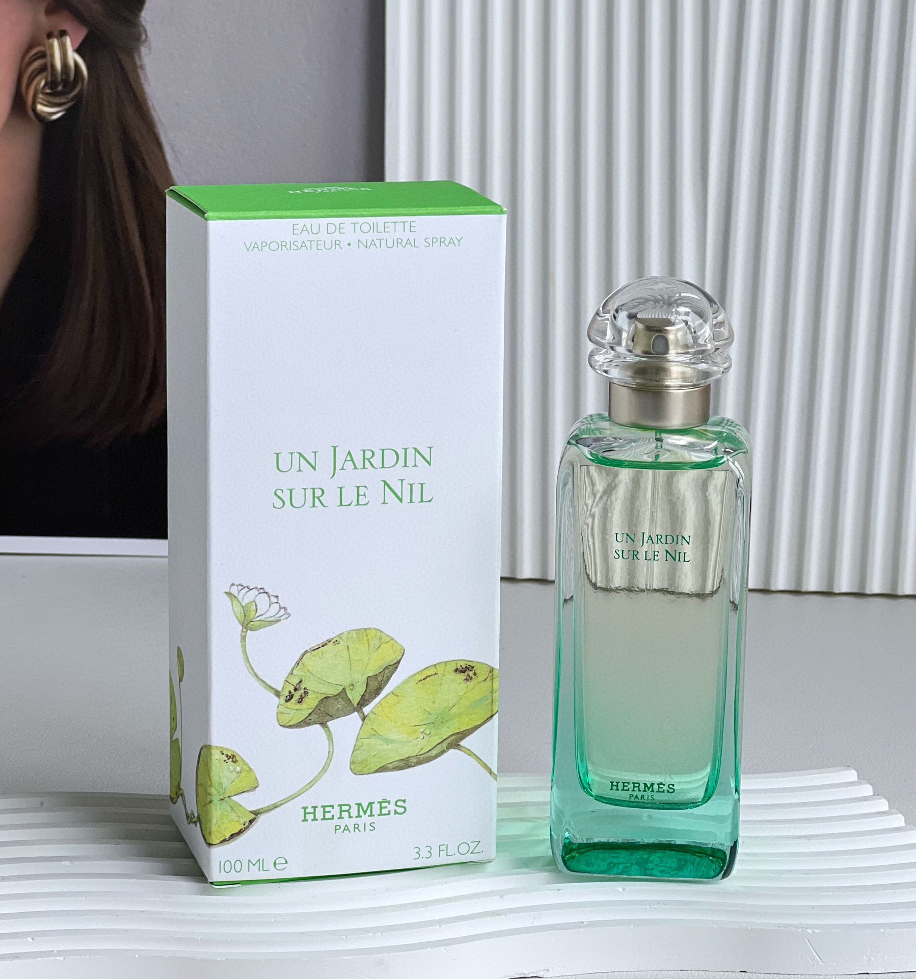 NO:810703,Hermes Hermès Nile Garden ml Attributes Neutral fragrance Fragrance notes Floral and fruity notes Top notes: carrot, grapefruit, tomato, mango Middle notes: orange, peony, cattails, hyacinth, lotus Base notes: labdanum, iris, cinnamon, musk, incense, perfume, hermes, hermes19860909Hermes 爱马仕 尼罗河花园 ml 属性中性香 香调花香果香调 前调胡萝卜 葡萄柚 番茄 芒果 中调橙子 牡丹 香蒲 风信子 莲花 后调劳丹脂 鸢尾花 肉桂 麝香 焚香,香水,hermes,hermes,accessory