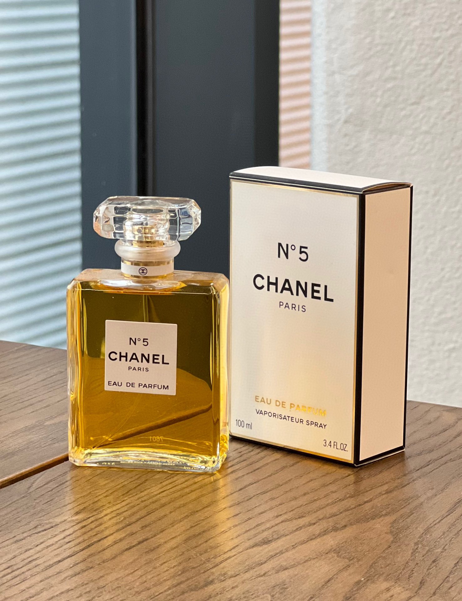 NO:810717,CHANEL Chanel Yellow No. 5 100ml Attribute female fragrance Fragrance aldehyde floral fragrance Top notes: aldehyde ylang-ylang neroli bergamot peach Middle notes: iris, jasmine, rose, lily of the valley Base notes: sandalwood vanilla oakmoss vetiver patchouli, perfume, chanel, chanel19860909CHANEL 香奈儿 黄色五号 100ml 属性女香 香调醛香花香调 前调: 醛 依兰 橙花油 香柠檬 桃子 中调: 鸢尾花 茉莉 玫瑰 铃兰 后调: 檀香木 香草 橡木苔 香根草 广藿香,香水,chanel,chanel,accessory