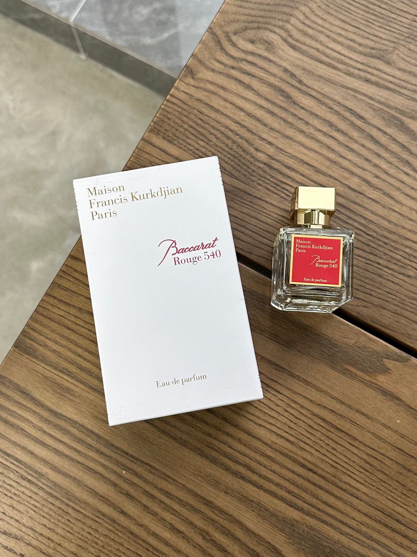 NO:810767,Maison Francis Kurkdjian Francis Kurkdjian Red Baccarat 540 (70ml) Attributes are unisex fragrance Oriental floral fragrance Top notes: jasmine, saffron Middle notes: Amberwood, Ambergris Base notes: Fir, cedar, perfume19860909Maison Francis Kurkdjian弗朗西斯·库尔吉安 红色百家乐540 (70ml) 属性中性香 香调东方花香调 前调:茉莉 藏红花 中调:琥珀木 龙涎香 后调:冷杉 雪松,香水,accessory