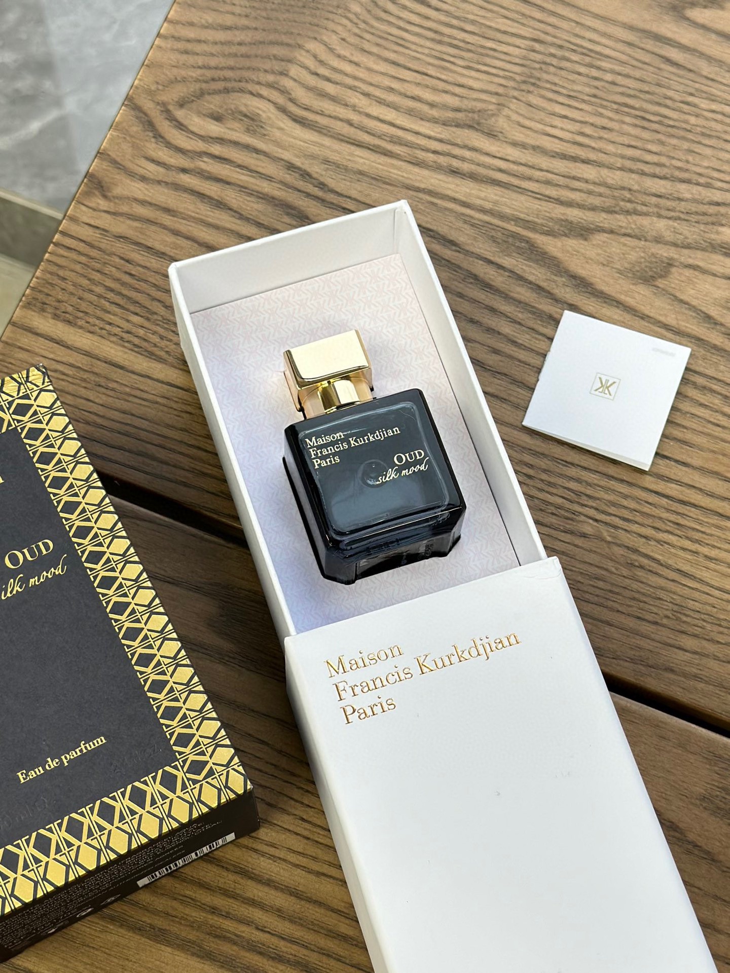 NO:810764,Maison Francis Kurkdjian Francis Kurkdjian Ebony Silk Satin Mood 70ml Attributes Neutral Fragrance Woody Oriental Fragrance Scent Ingredients: Agarwood (Oud) Rose Benzoin Violet Vanilla, Perfume19860909Maison Francis Kurkdjian 弗朗西斯·库尔吉安乌木丝缎心情70ml 属性中性香 香调木质东方调 气味成分:沉香(乌木) 玫瑰 安息香脂 紫罗兰 香草,香水,accessory