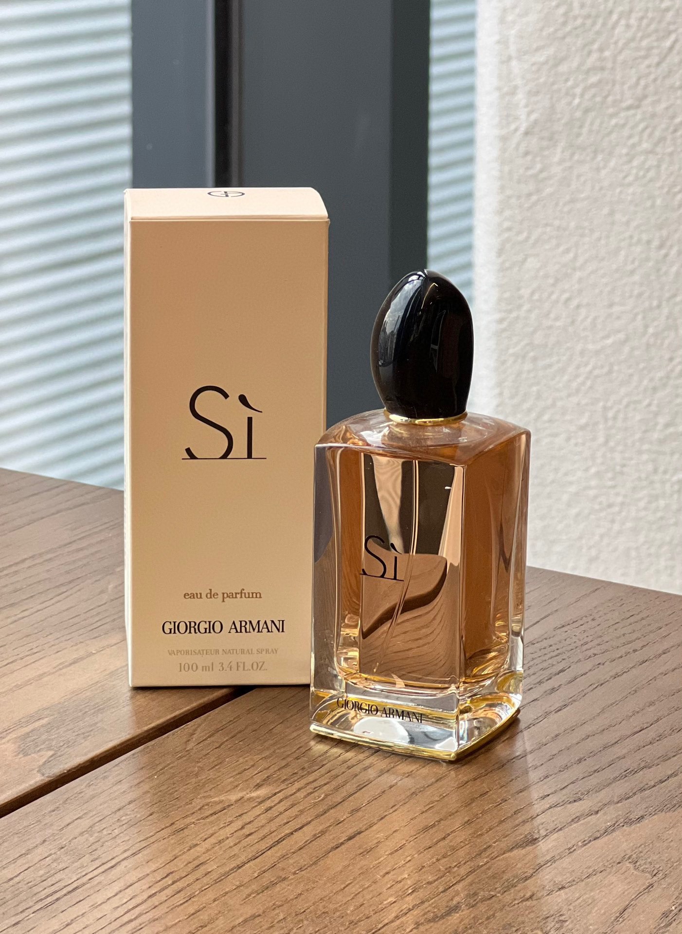 NO:810698,90 Giorgio Armani Armani Huang Zhiai ED 100ml Attribute female fragrance Fragrance notes Fruity chypre Top note Gooseberry leaf Middle note Rose Freesia Base note Vanilla Patchouli Woody fragrance Ambroxan, perfume, armani, armani1986090990 Giorgio Armani 阿玛尼 黄挚爱ED 100ml 属性女香 香调果香西普调 前调醋栗叶 中调玫瑰 小苍兰 后调香草 广藿香 木质香 降龙涎香醚,香水,armani,armani,accessory