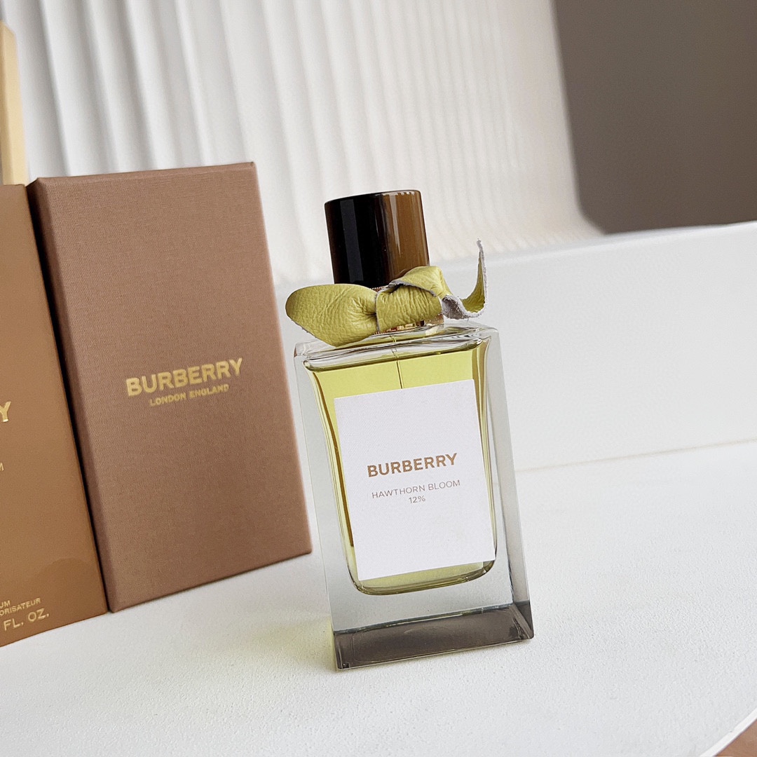 NO:809729,Burberry Hawthorn Flower 100ml, neutral fragrance, woody floral fragrance, top note: violet, middle note: jasmine, lily of the valley, green leaves, base note: orris root, musk, patchouli, carrot, perfume, burberry19860909Burberry 博柏利山楂花100ml 属性中性香 香调木质花香调 前调紫罗兰 中调茉莉 铃兰 绿叶 后调鸢尾根 麝香 广藿香 胡萝卜,香水,burberry,accessory