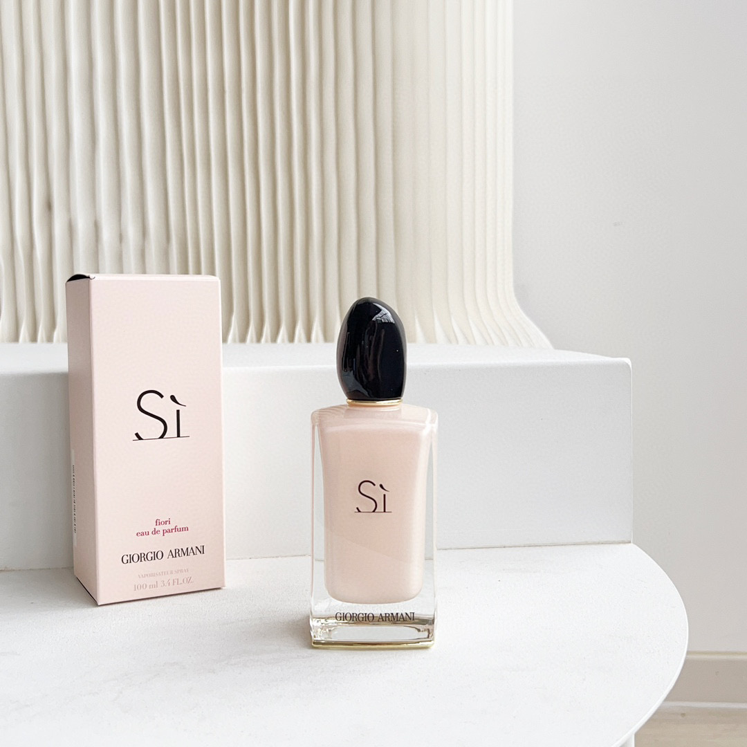 NO:810720,Giordano Armani Armani Pink Love Black Cap 100ml Attributes Women's Fragrance Fragrance Floral Chypre Top Notes Blackcurrant Orange Middle Notes Neroli Rose Patchouli Oak Moss Base Notes Vanilla Musk, Perfume, Armani, Armani19860909Giordano Armani 阿玛尼 粉挚爱黑盖100ml 属性女香 香调花香西普调 前调黑加仑 橘子 中调橙花油 玫瑰 广藿香 橡木苔 后调香草 麝香,香水,armani,armani,accessory