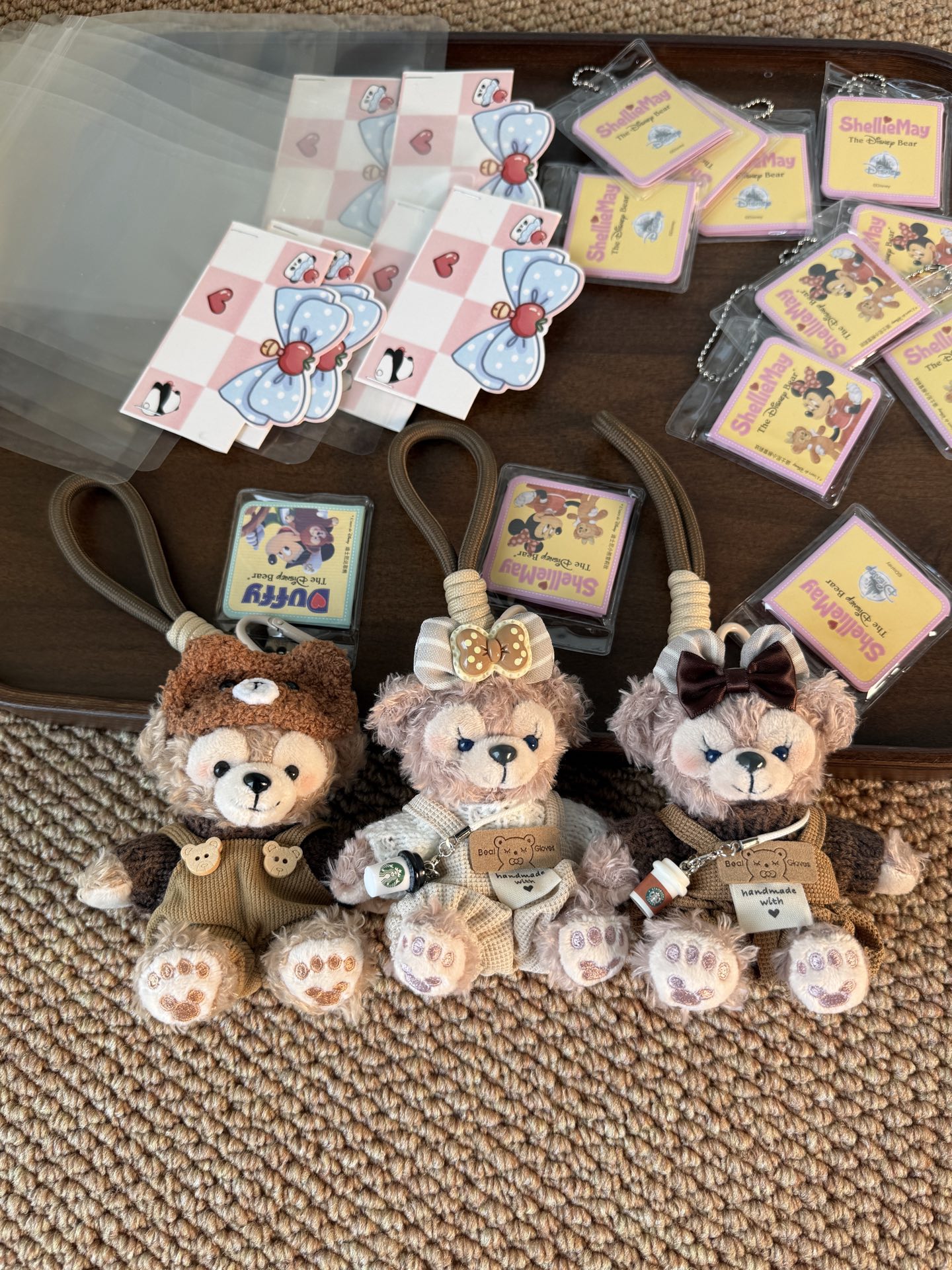 NO:850082,Shanghai Disney Duffy and Friends Series | 3 soft and cute babies are gathered, new ones are available only in spring!  Brown Shirley Rose/Milk White Shirley Rose/Eye Mask Duffy Bear pendant packs Disney’s spring romance into a portable healing item.19860909上海迪士尼达菲和朋友们系列｜3款软萌宝贝集结 春日限定上新！棕色雪莉玫/奶白雪莉玫/眼罩熊达菲挂件,把迪士尼的春日浪漫,打包成随身的治愈小物.,,accessory