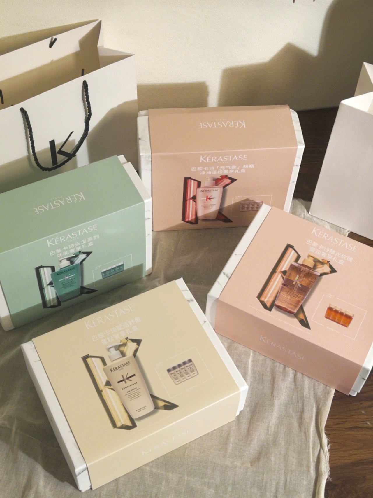 NO:938691,Real photo of a complete set of gift boxes + handbags, all four styles are included, so you don’t have to worry about packing!  Good news for lazy people when giving gifts, complete gift boxes, decent and worry-free. Trendy department store of toiletries19860909实拍全套礼盒 + 手提袋,四款全部配齐,不用费心打包包装！ 送礼懒人福音,成套礼盒,体面省心.,洗护用品潮品百货,accessory